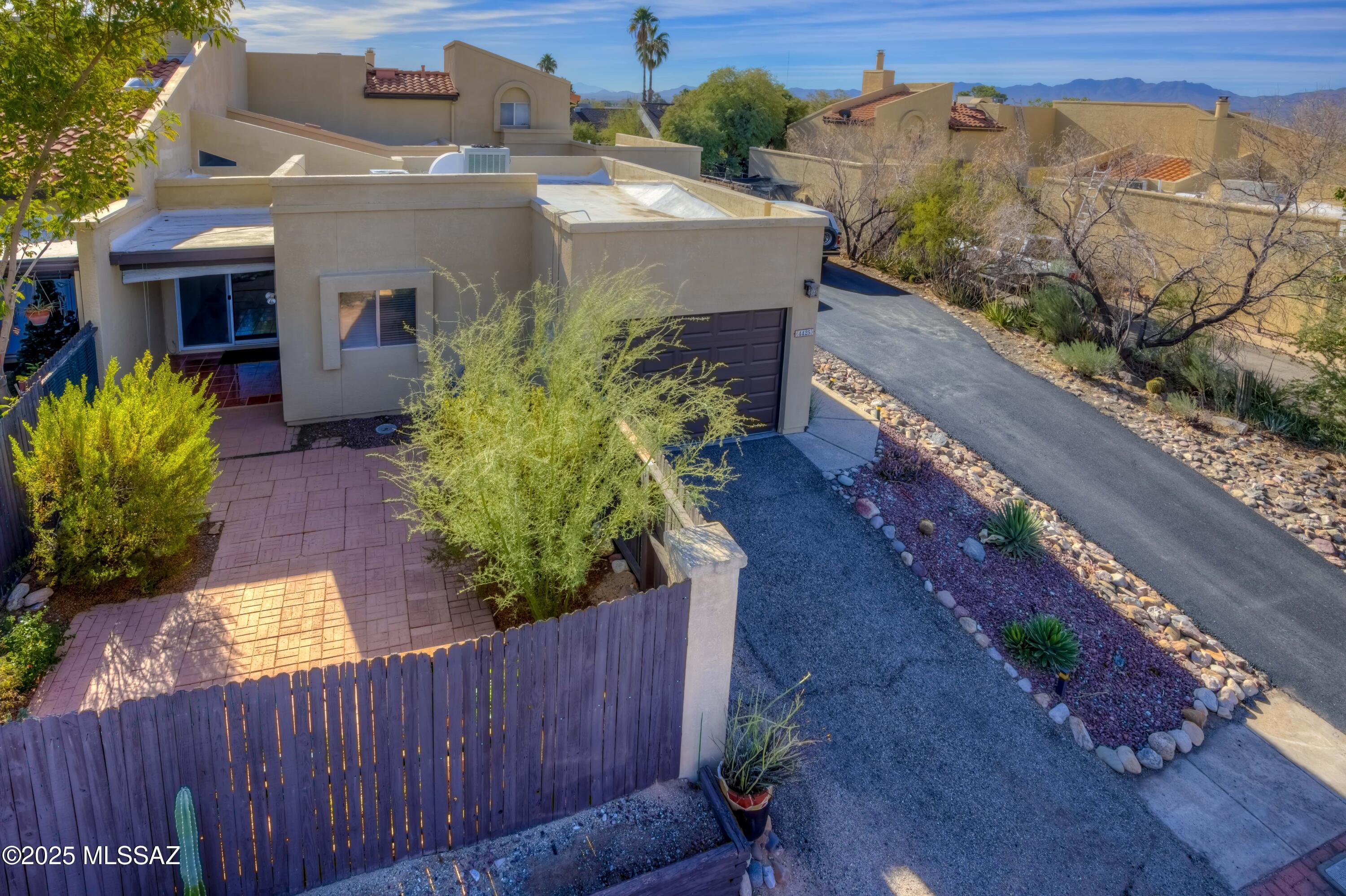 W Pyracantha Dr, Tucson, AZ 85741