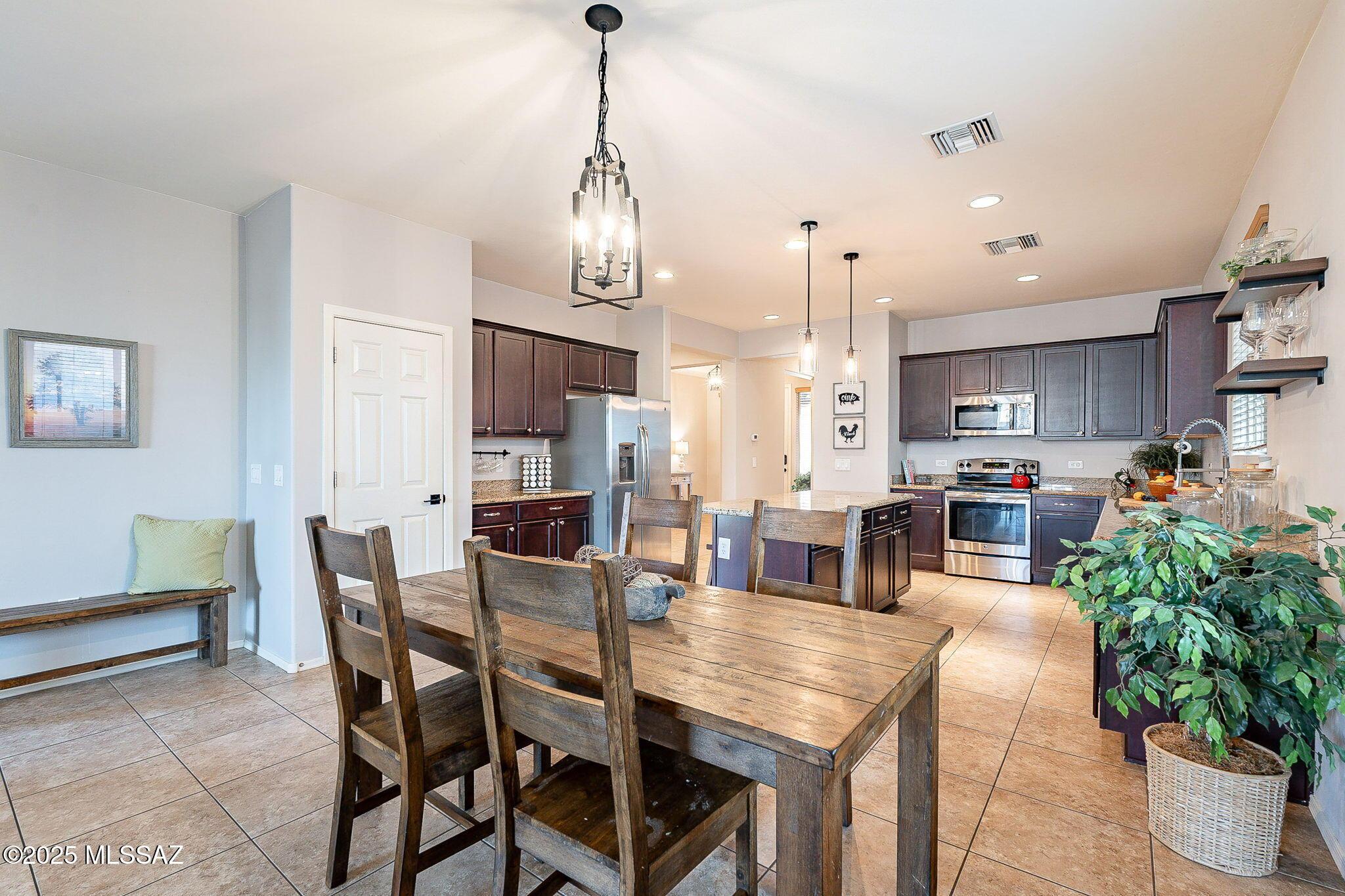 W Scotch Pine Ln, Tucson, AZ 85743