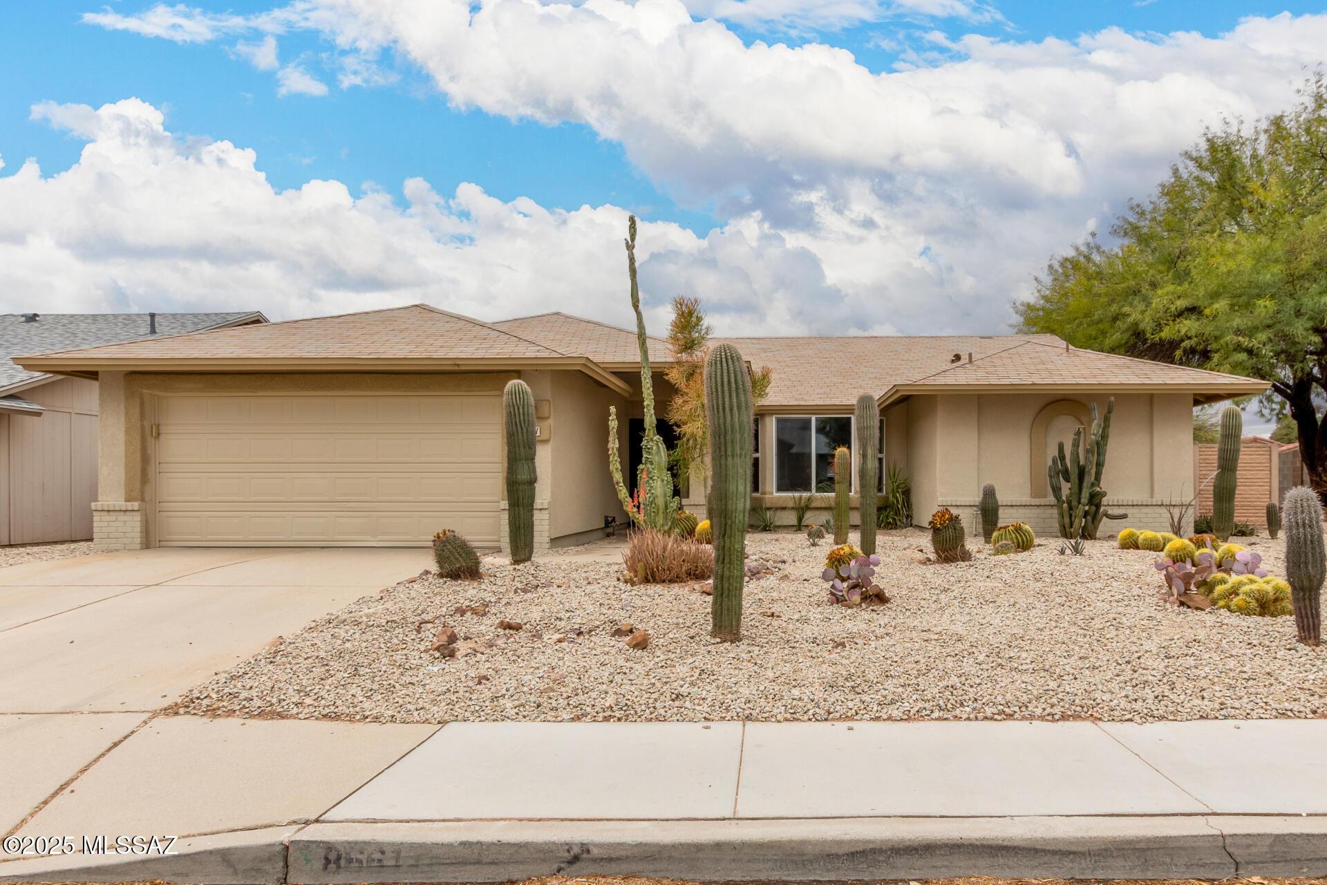 N Star Grass Dr, Tucson, AZ 85742