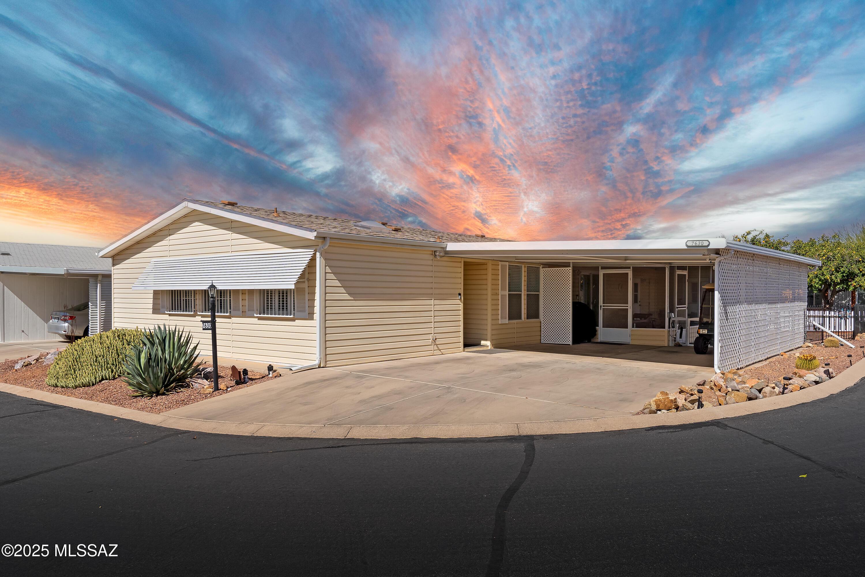 W Edgestone St, Tucson, AZ 85735