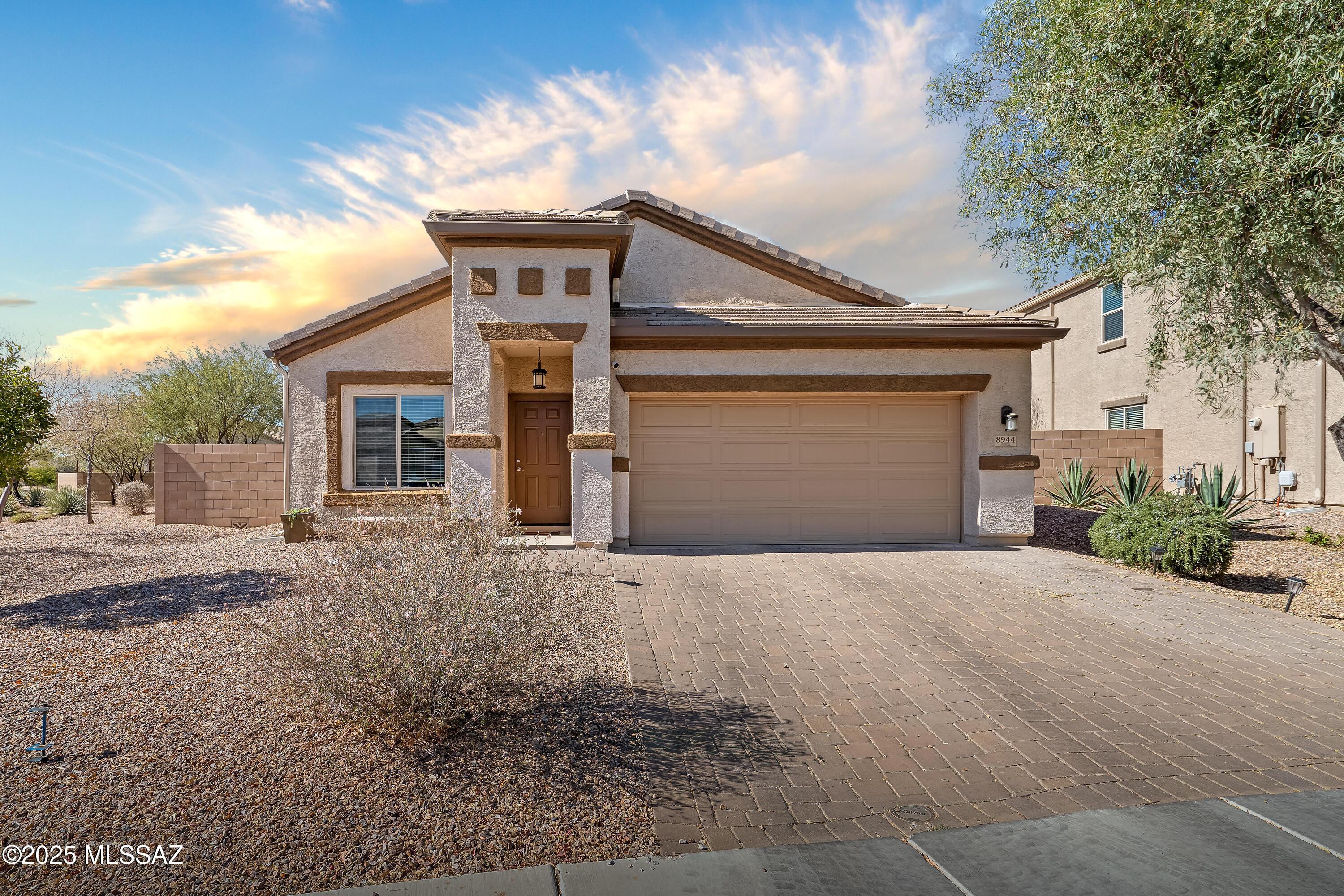 W Silent Saguaro Dr, Marana, AZ 85653