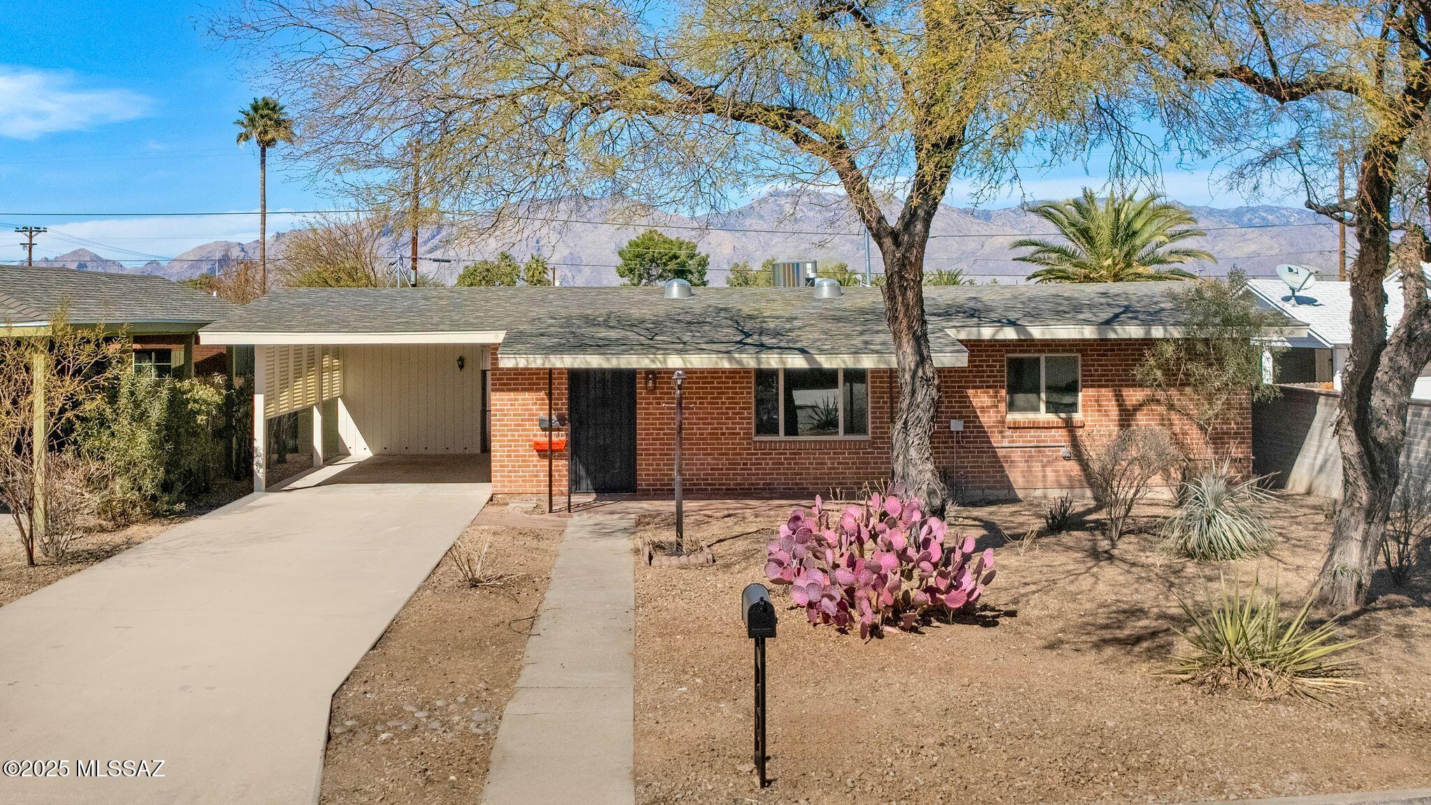 E Hawthorne St, Tucson, AZ 85711