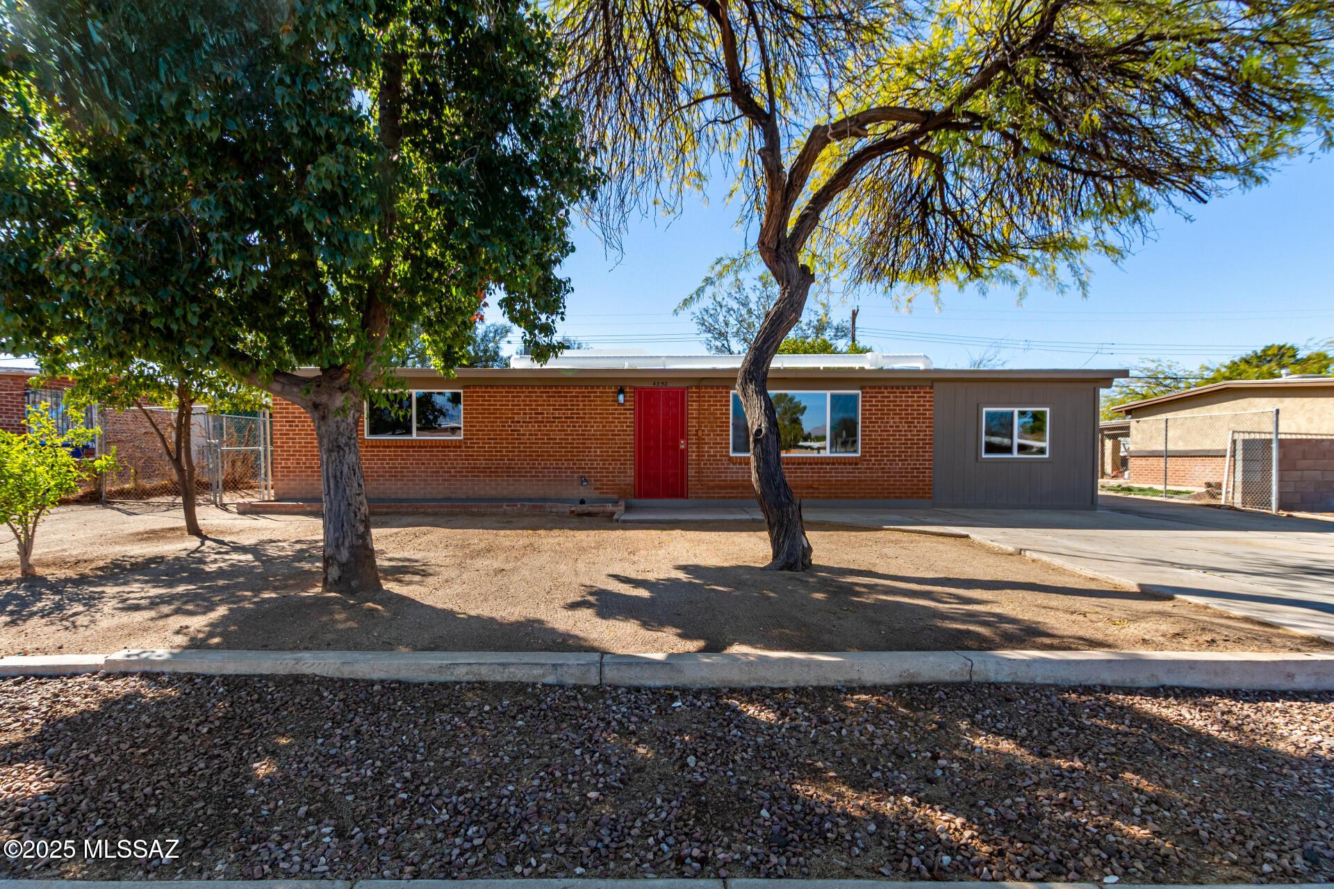 E 27th St, Tucson, AZ 85711