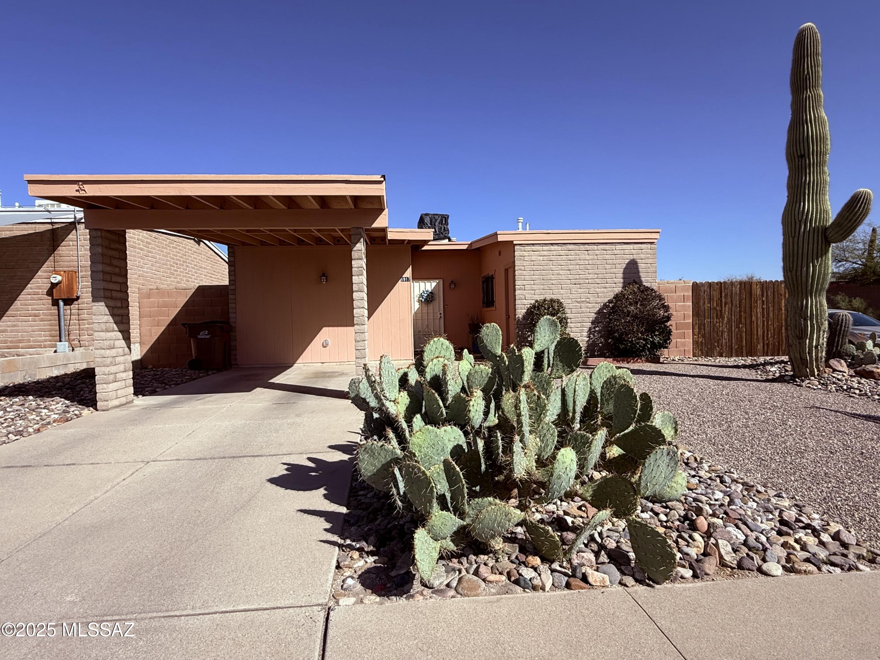 N Northpoint Dr, Tucson, AZ 85741