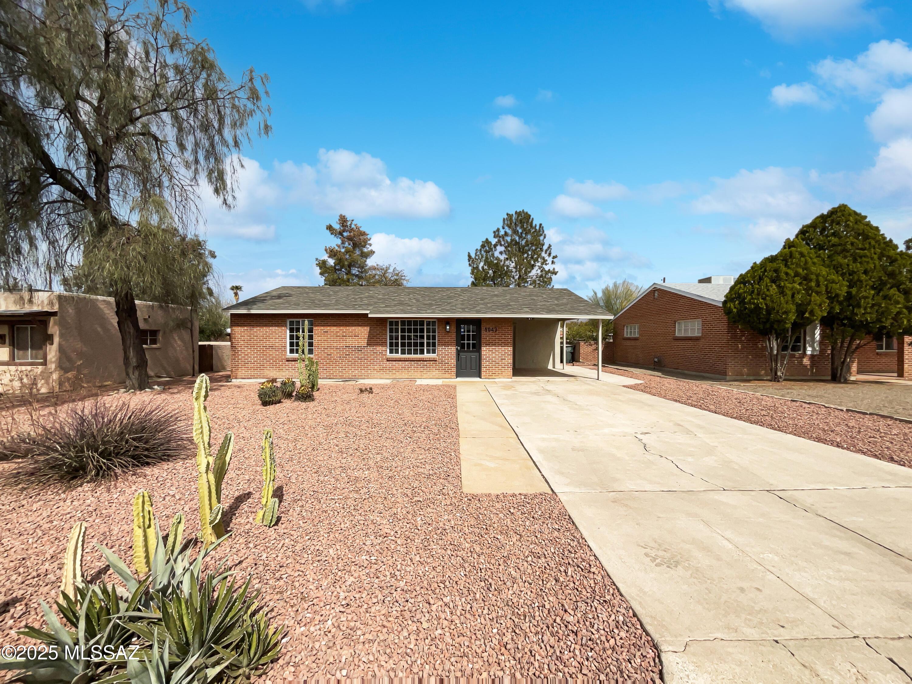 E Hawthorne St, Tucson, AZ 85711
