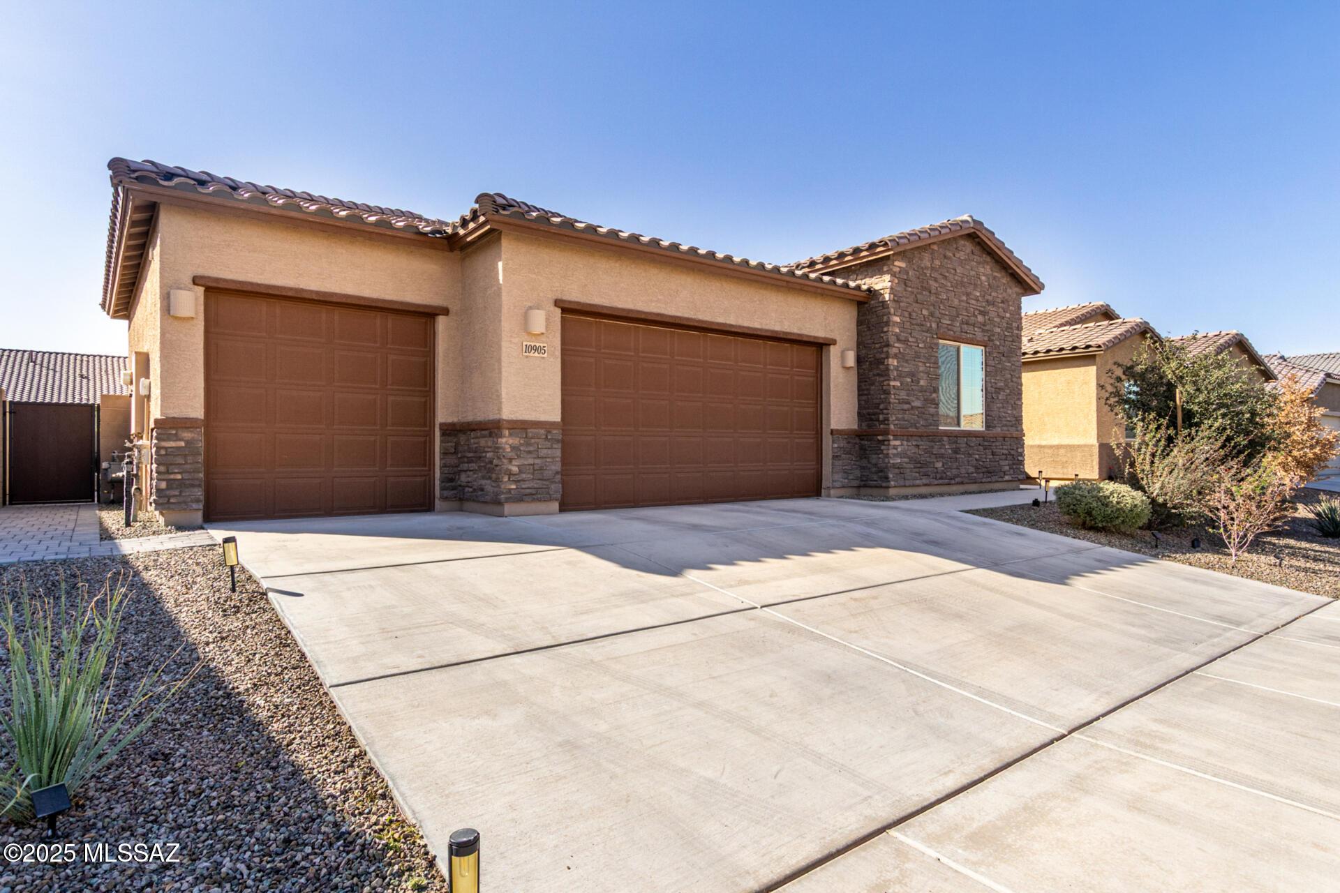 W Radcliff Dr, Marana, AZ 85653