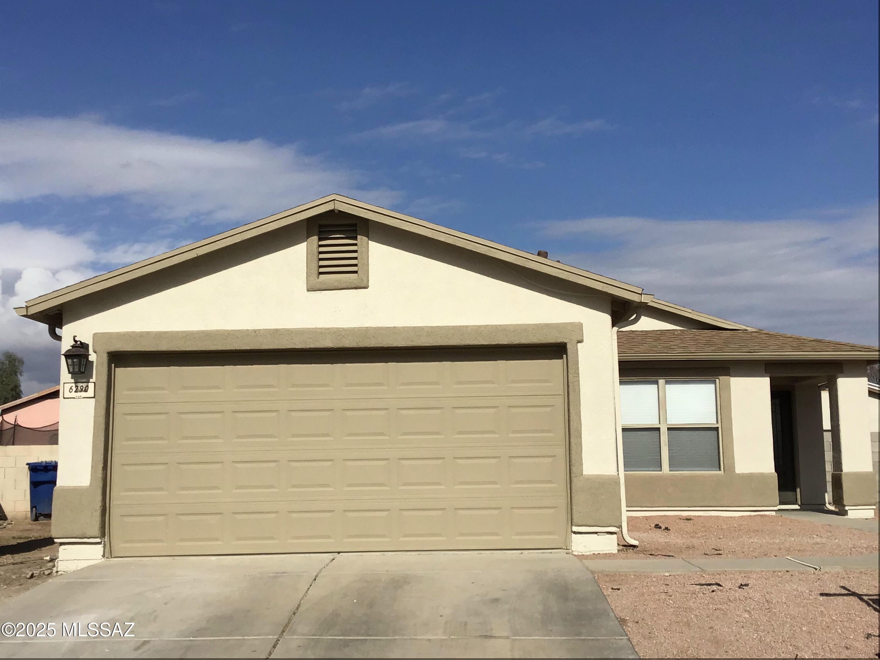 S Avenue De La Chandelle, Tucson, AZ 85746