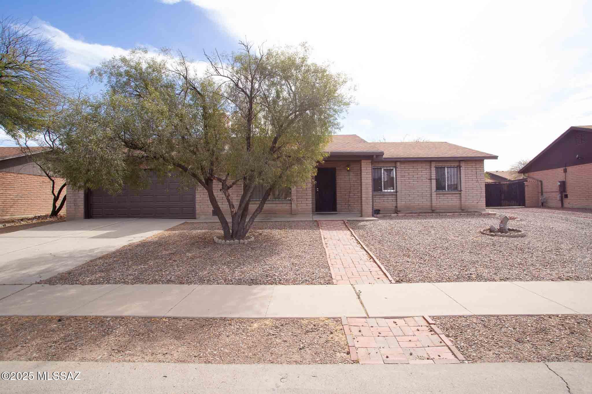 W Oak Ridge Ct, Tucson, AZ 85746
