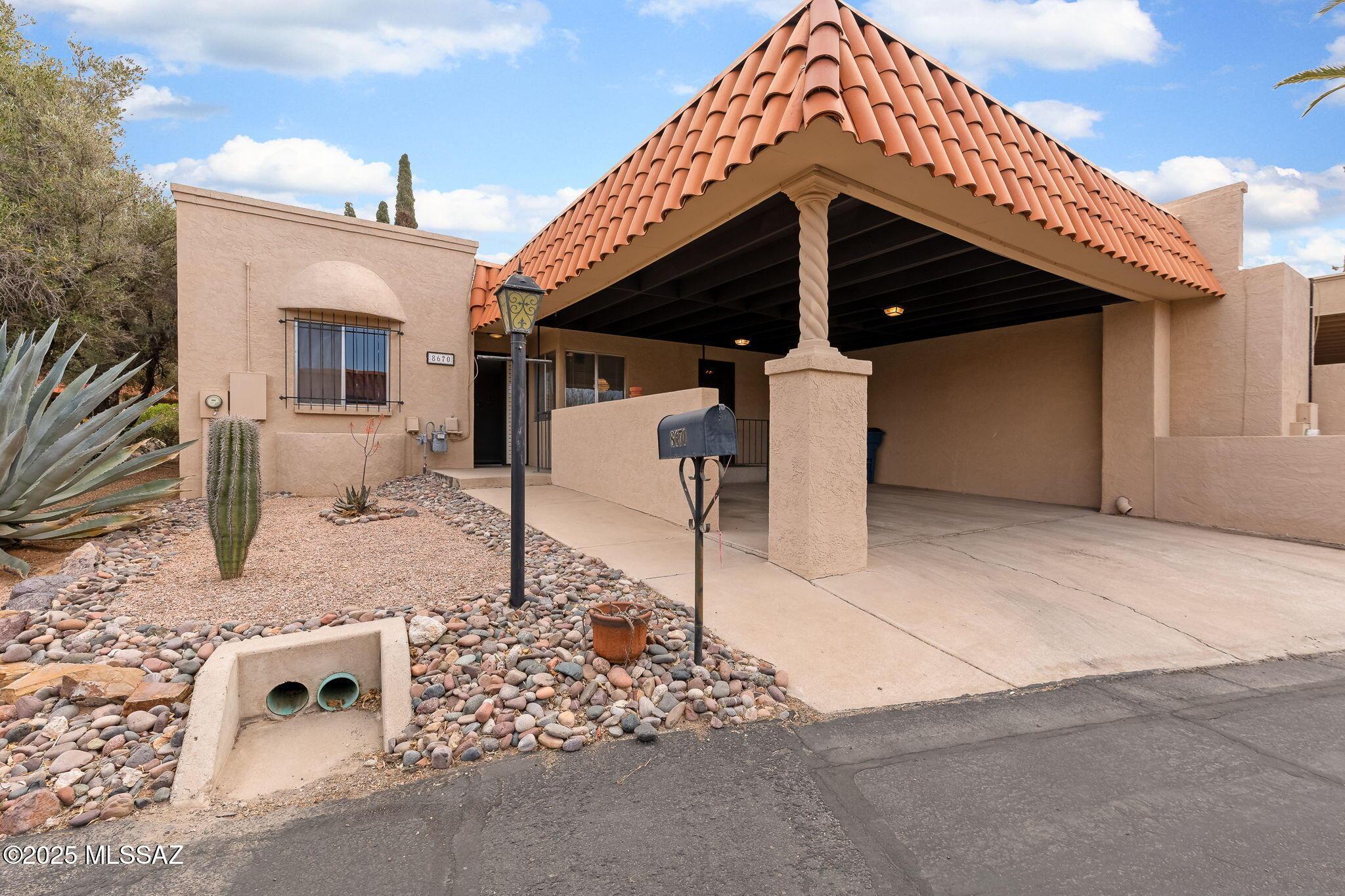 N Avenida Amatista, Tucson, AZ 85704
