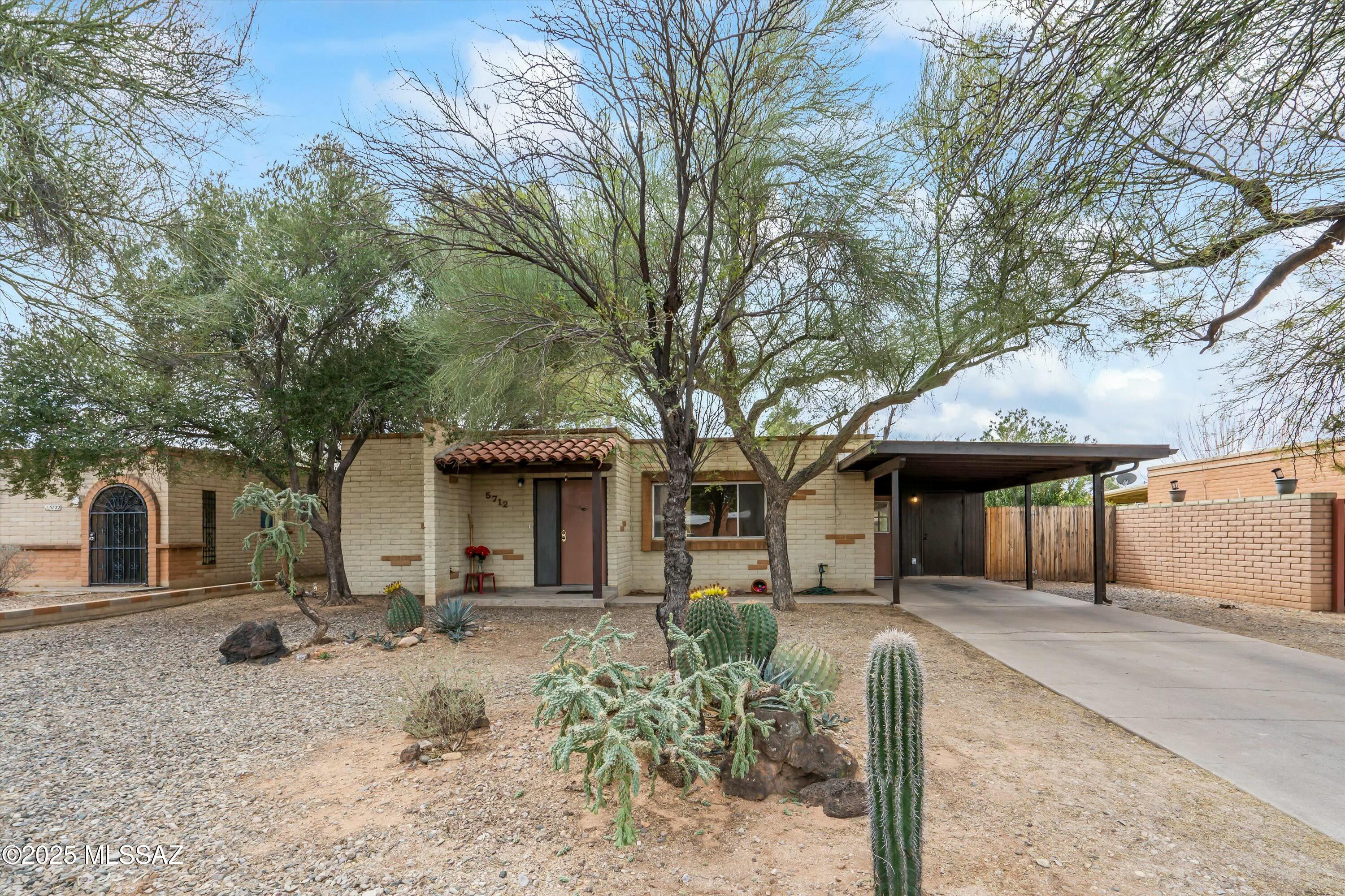 E Waverly St, Tucson, AZ 85712