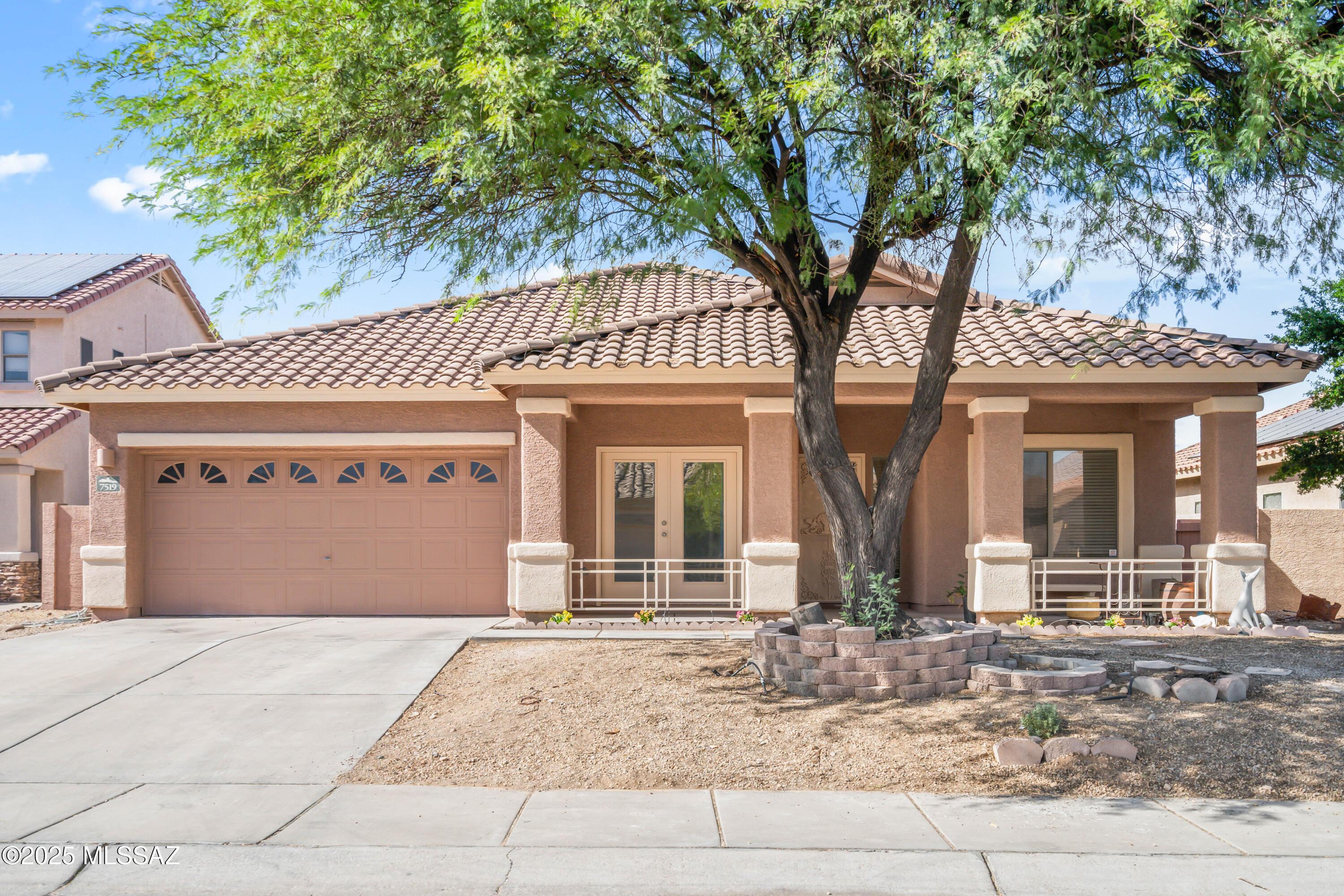 N Bradstreet Dr, Tucson, AZ 85743