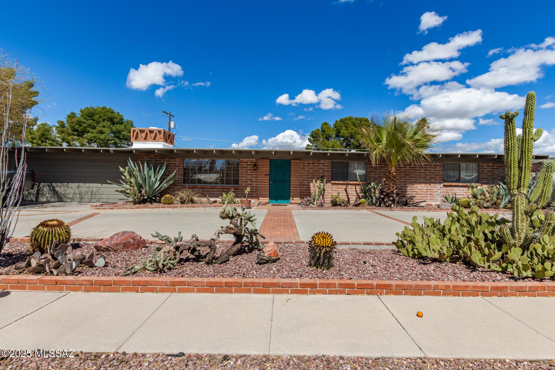 E 4th St, Tucson, AZ 85711