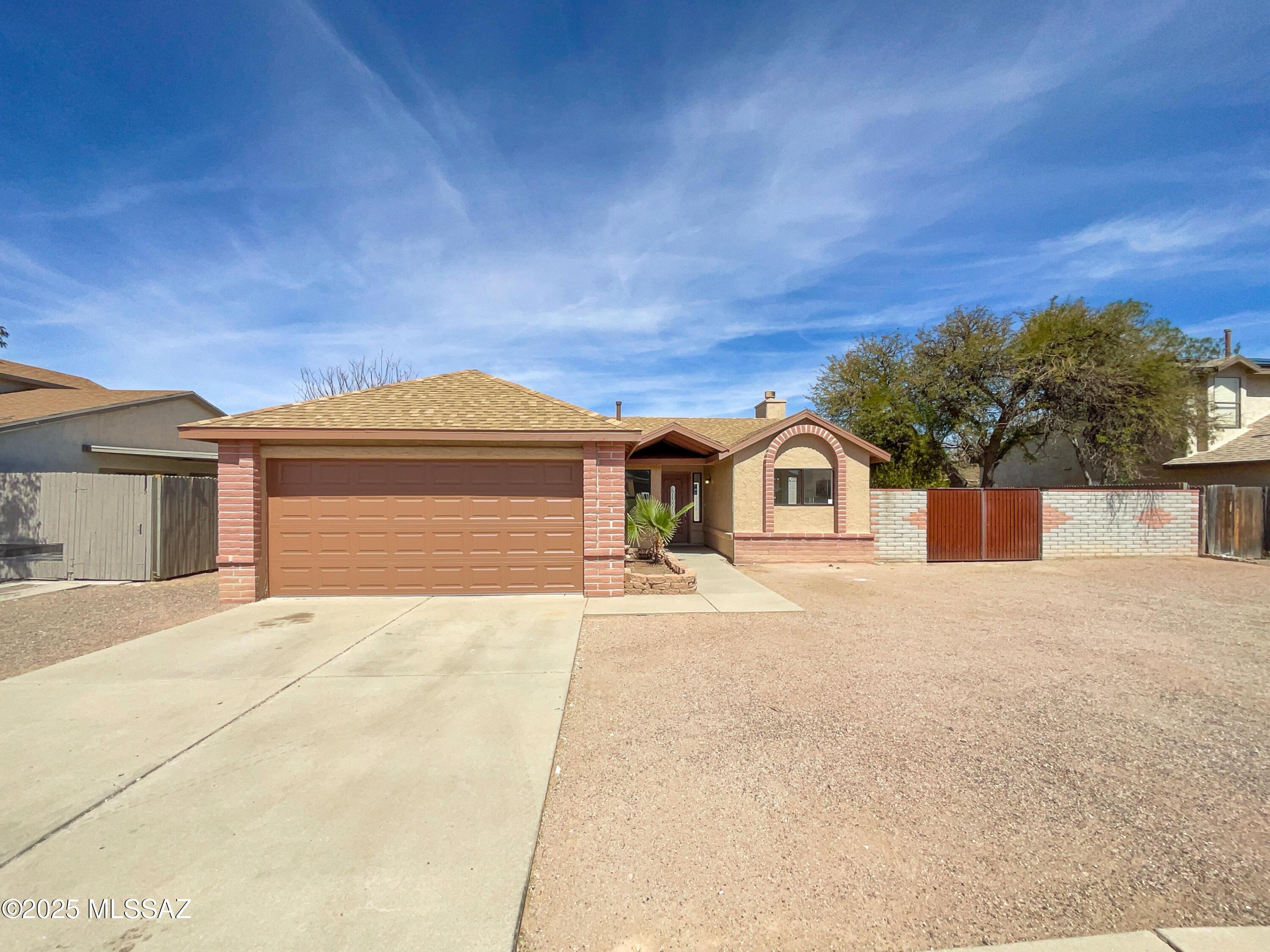 W Avenida Del Pueblo, Tucson, AZ 85746