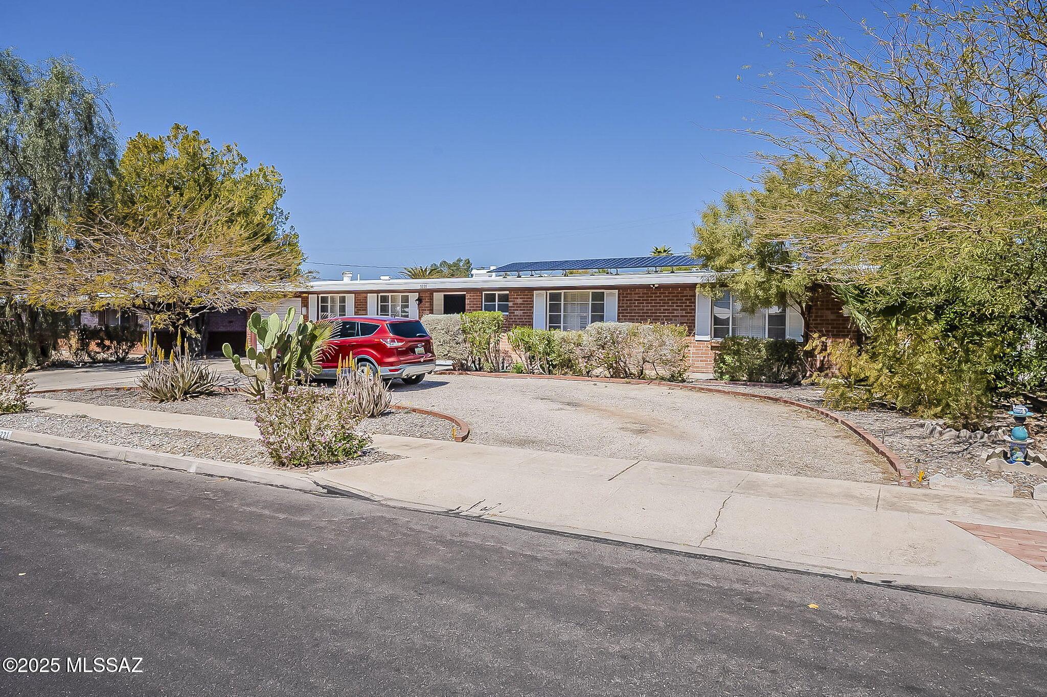 E Hawthorne Pl, Tucson, AZ 85711