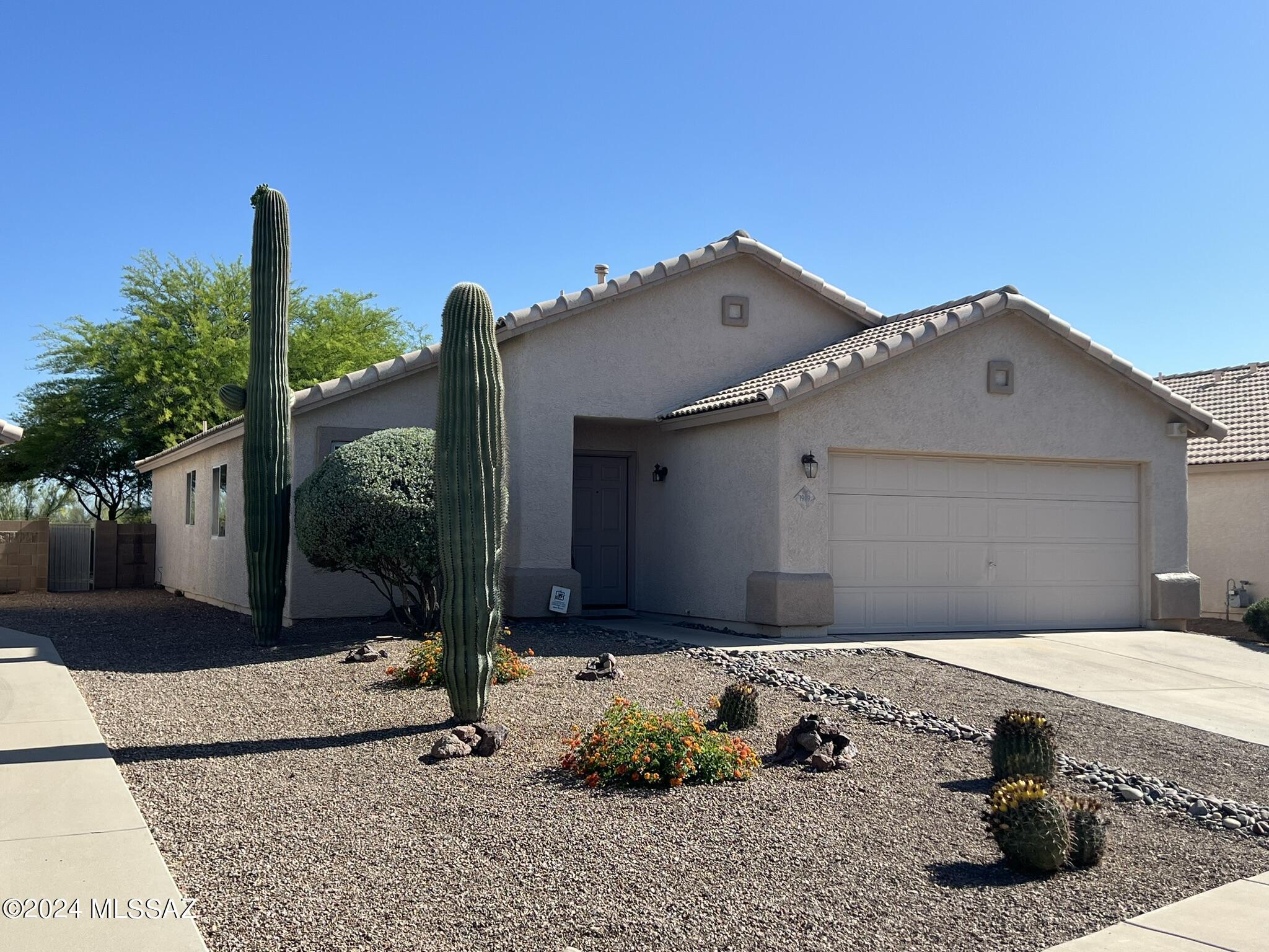 W Cholla Vista Dr, Tucson, AZ 85704