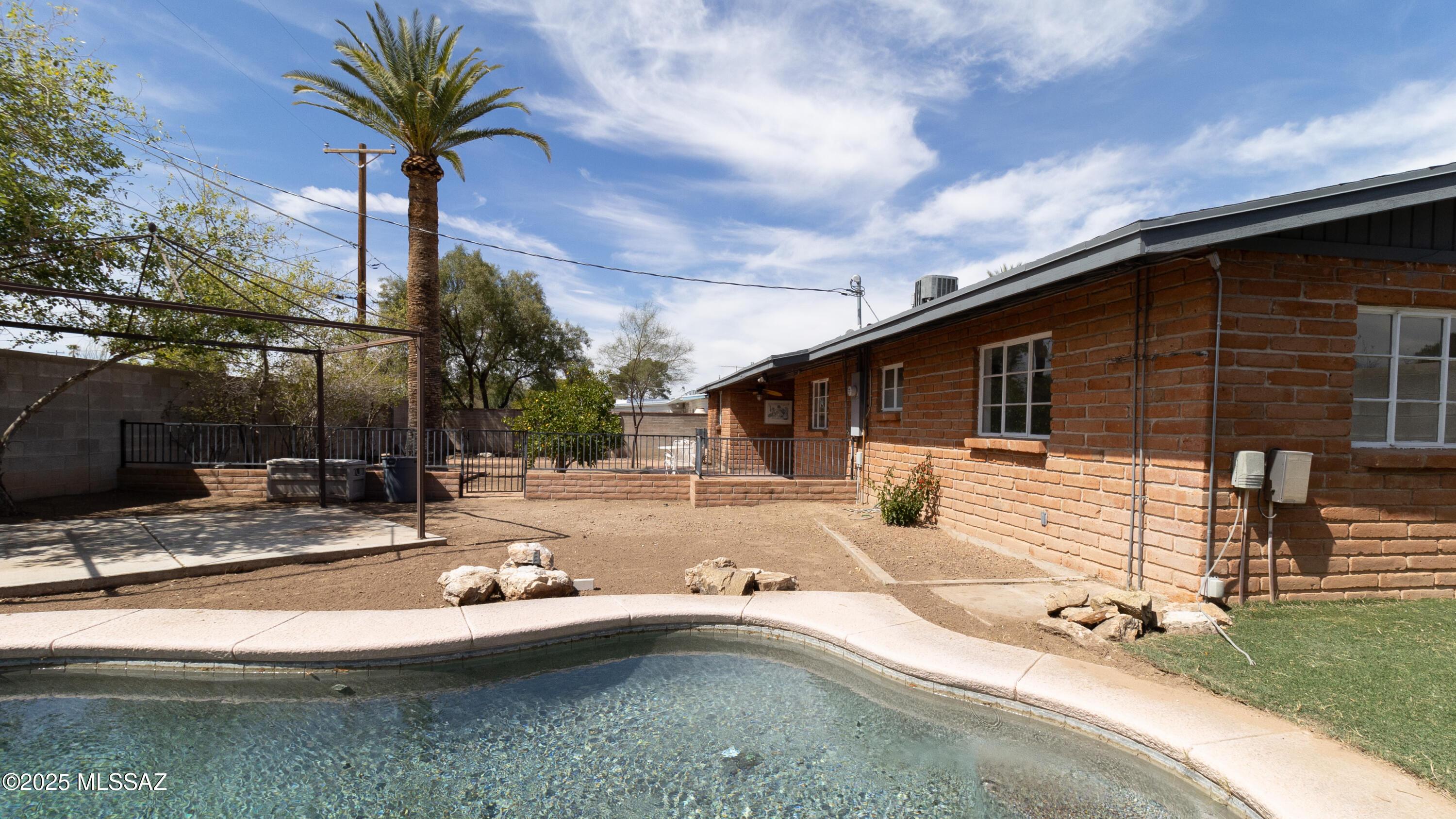 E 17th St, Tucson, AZ 85711