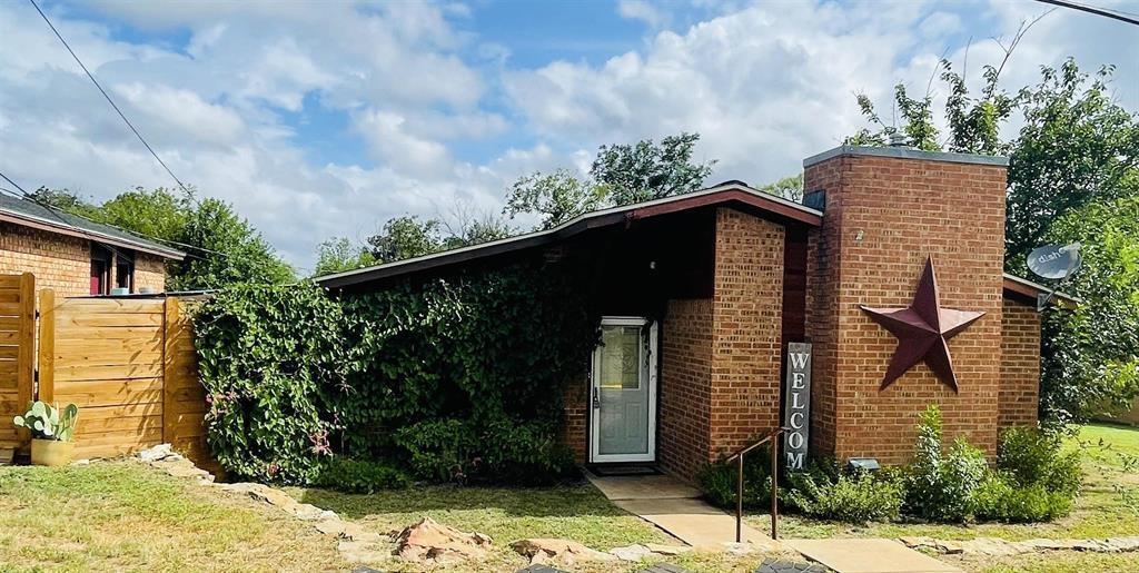 E Brown St, Llano, TX 78643