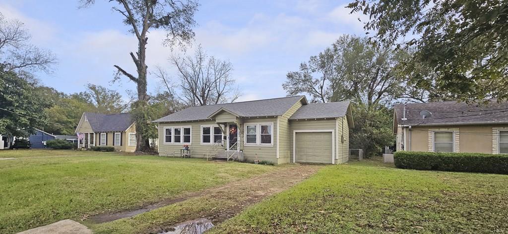 Woodlawn St, Henderson, TX 75652