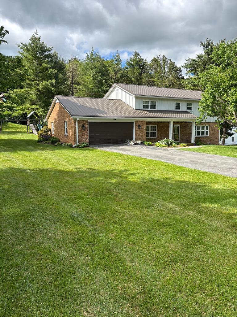 Summit St, Bluefield, VA 24605