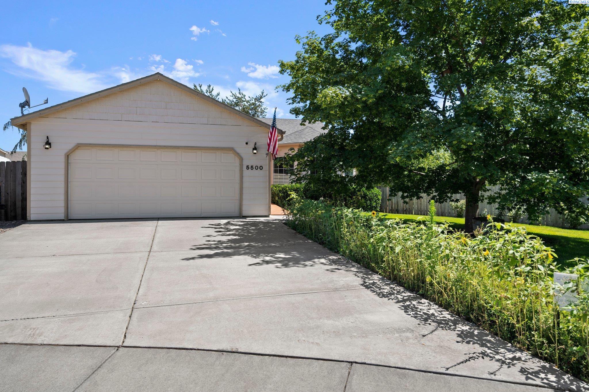 Ala Wai Ct, West Richland, WA 99353