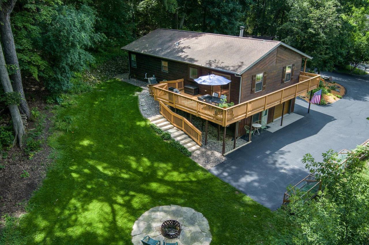 E Ellendale Rd, Edgerton, WI 53534