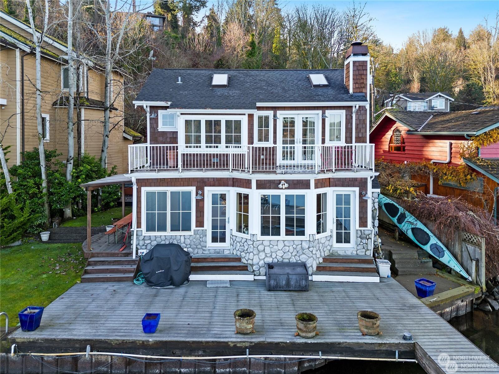Edgewater Ln Ne, Seattle, WA 98125