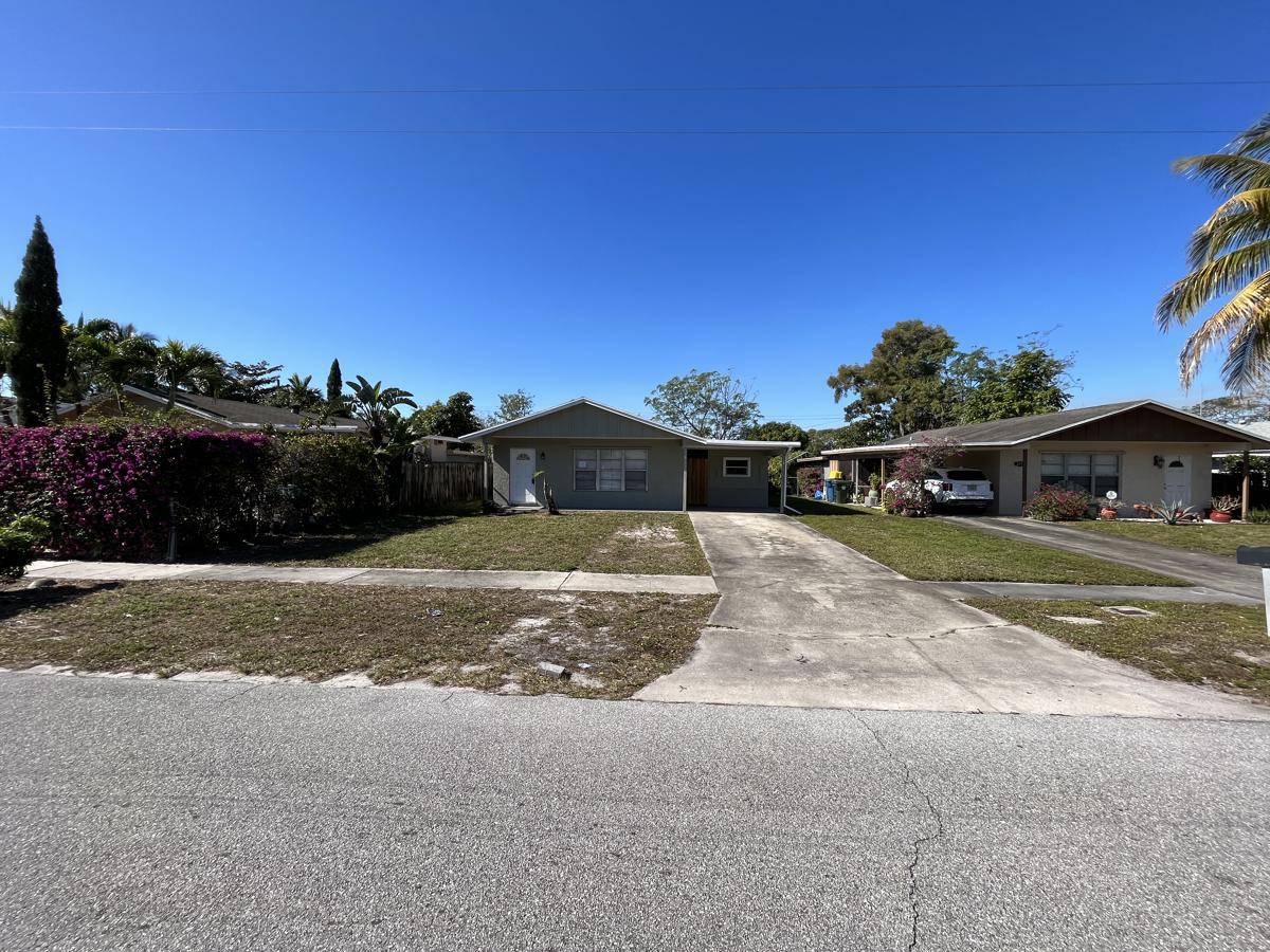 Fleming Ave, Greenacres, FL 33463