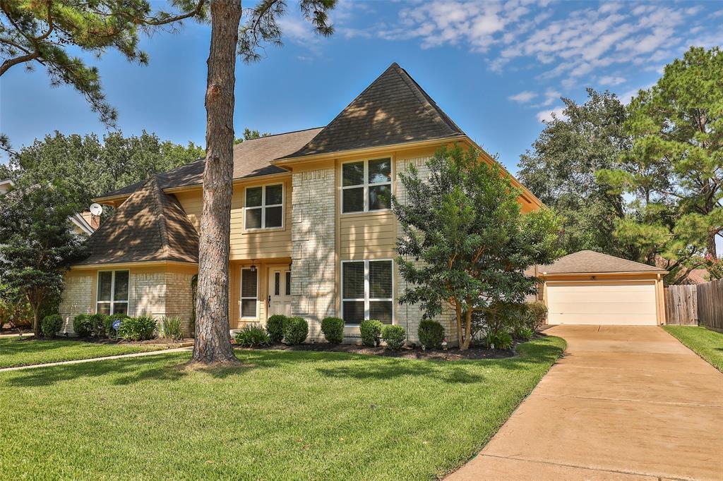 Knoll Lake Dr, Houston, TX 77095