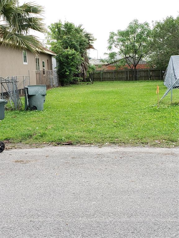 Avenue N 1/2, Galveston, TX 77551