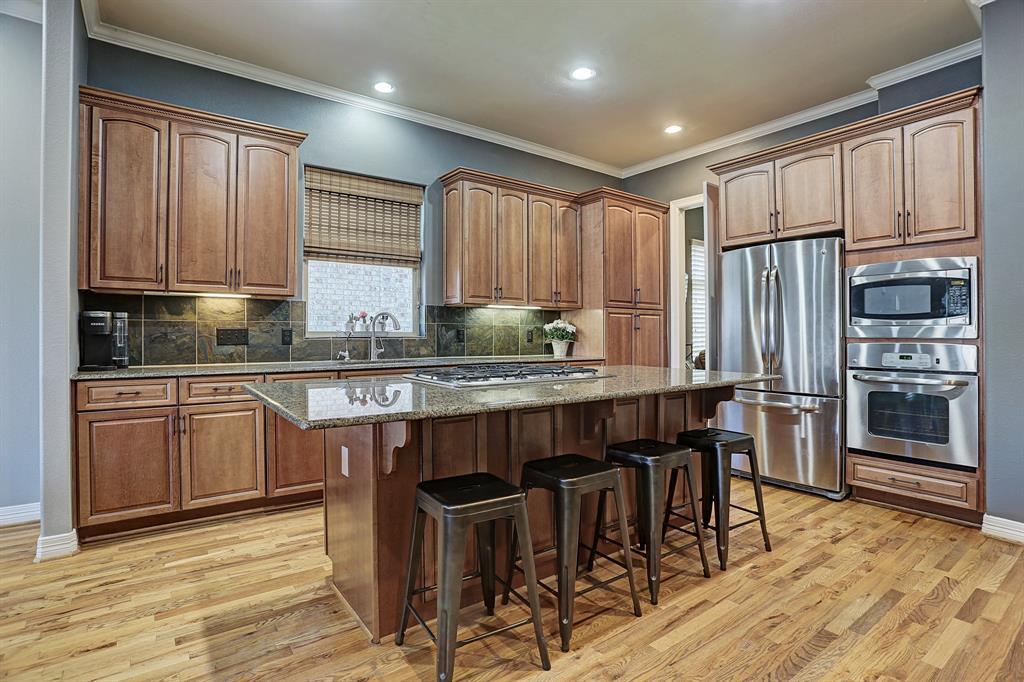Lakeside Dr, Pearland, TX 77584