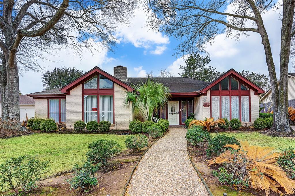 Coachwood Dr, Houston, TX 77071
