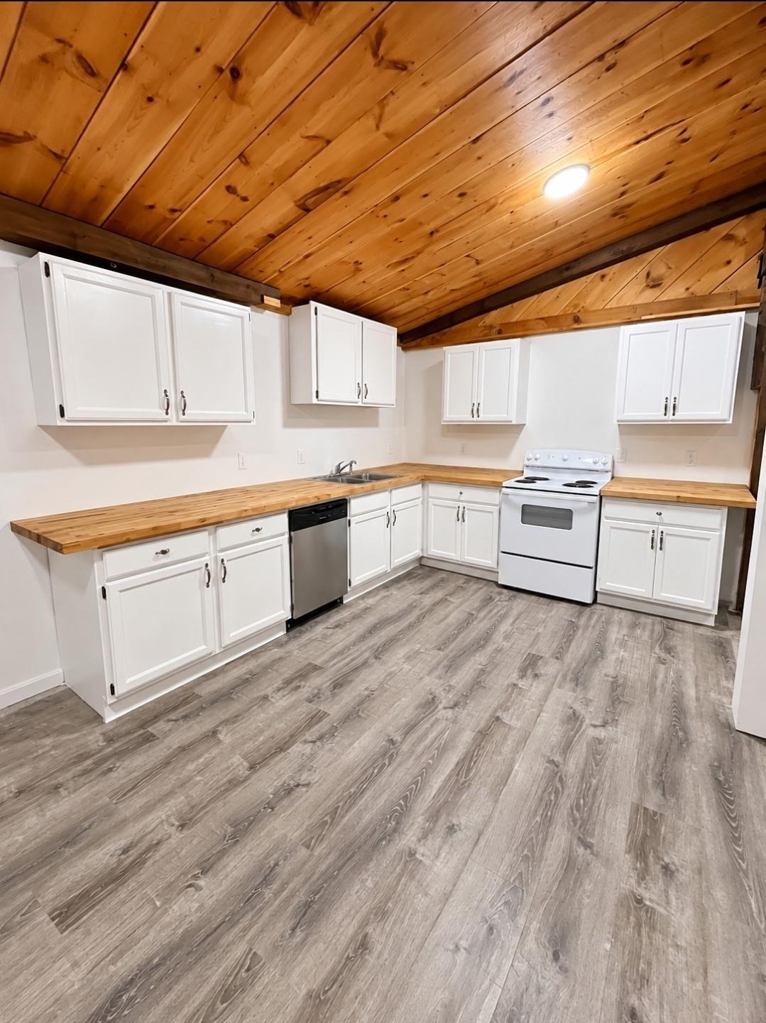 Riverside Dr, Allenstown, NH 03275