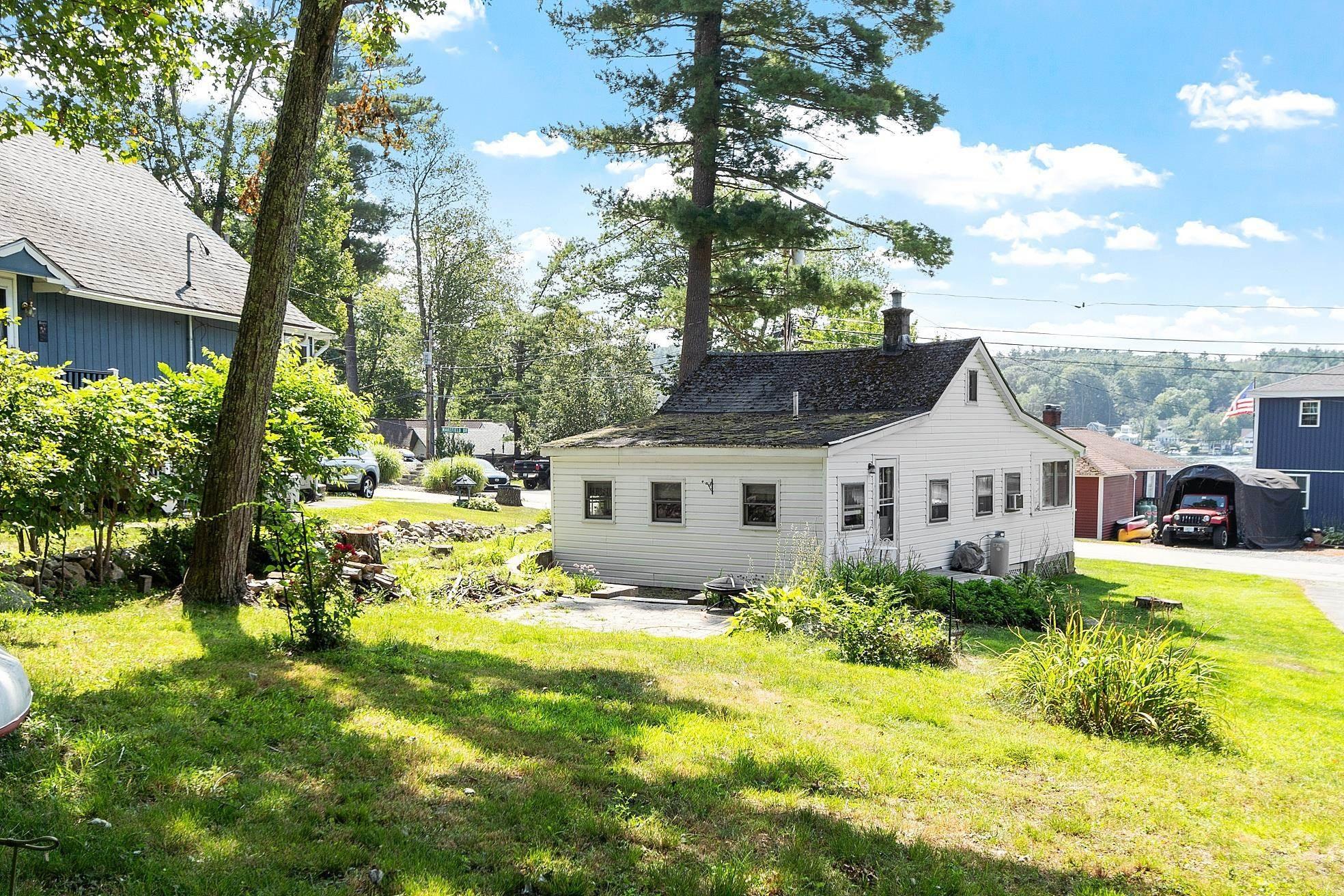 Ells Rd, Hampstead, NH 03841