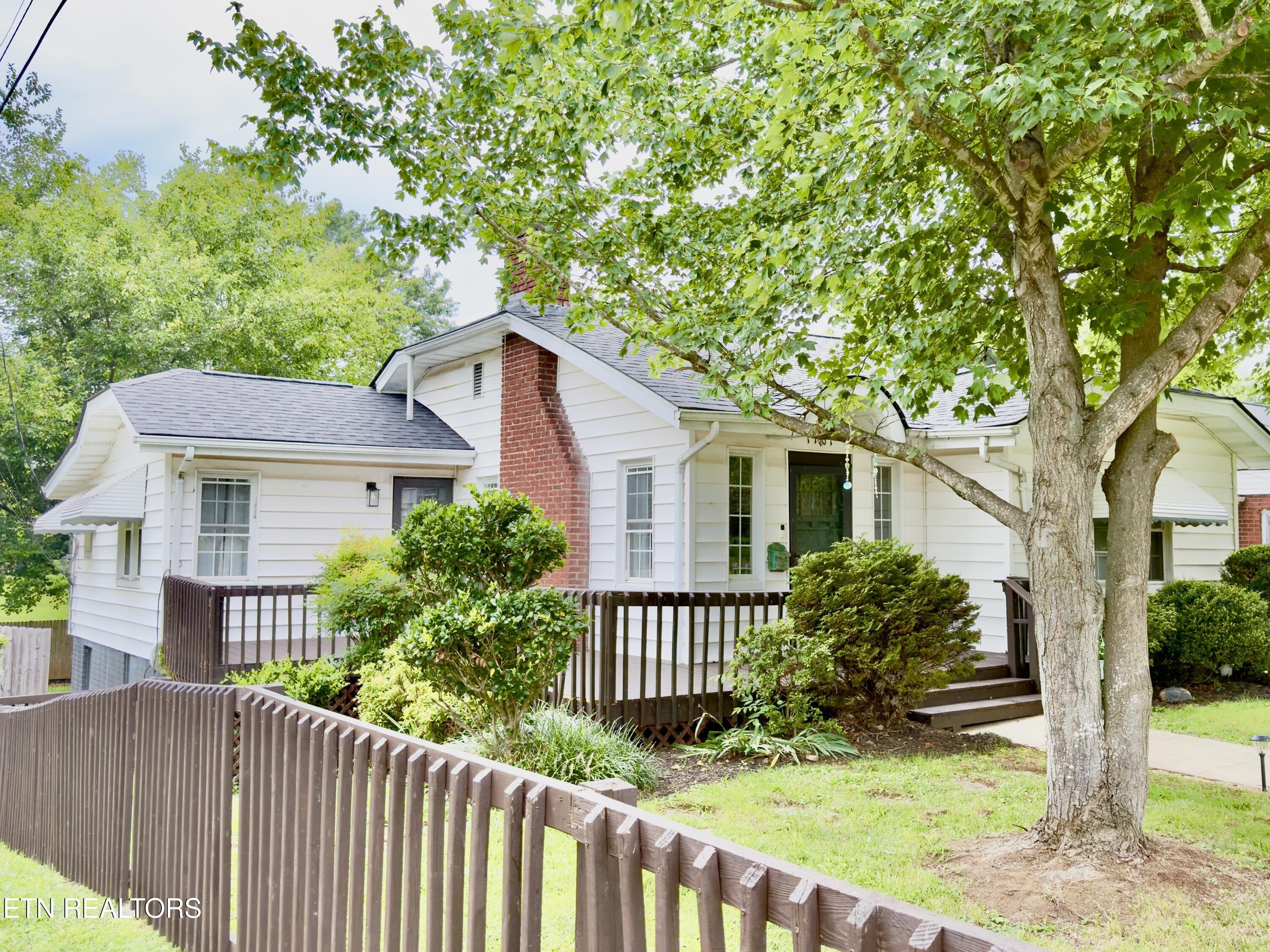 Branson Ave, Knoxville, TN 37917