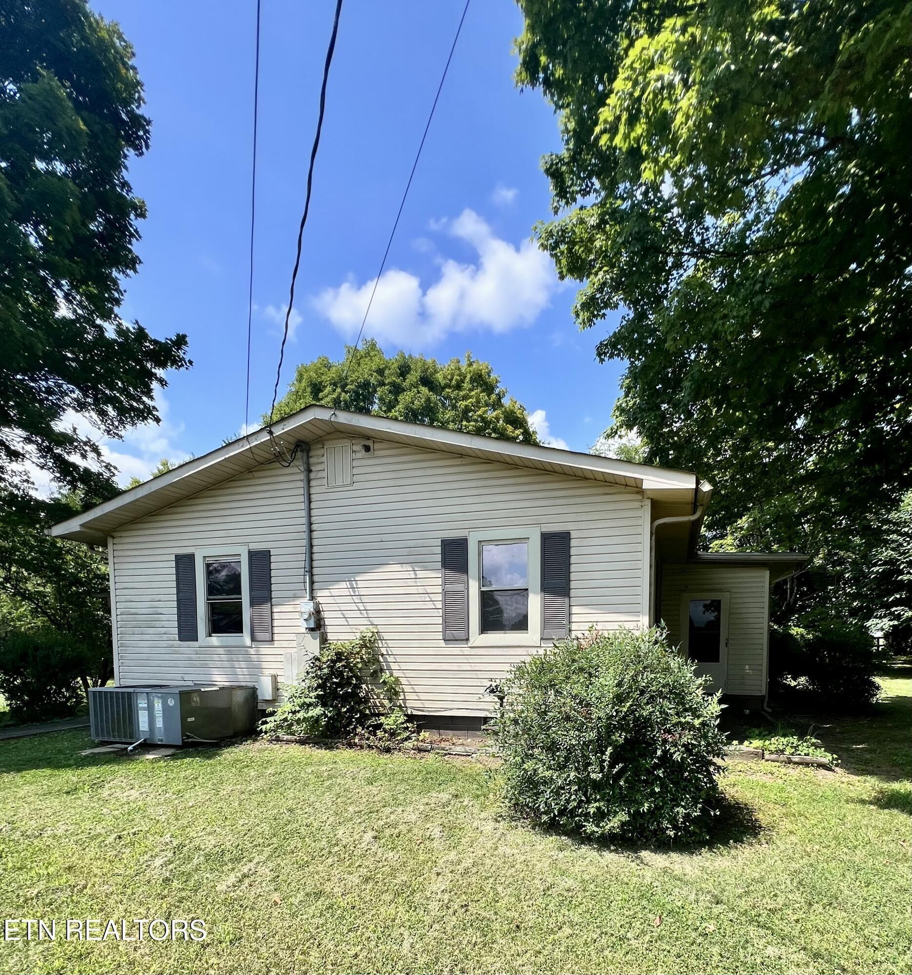 Weavers Dr, Louisville, TN 37777