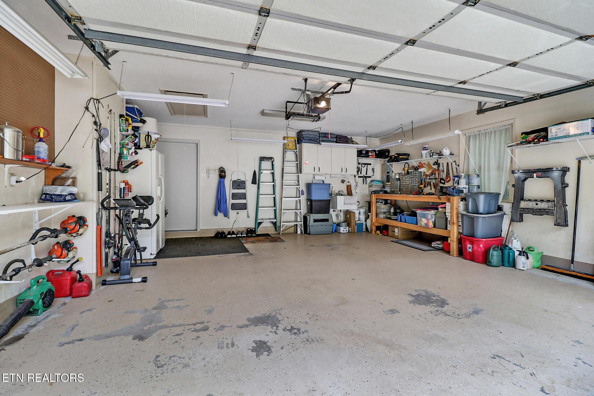 Lakeside Dr, Crossville, TN 38558