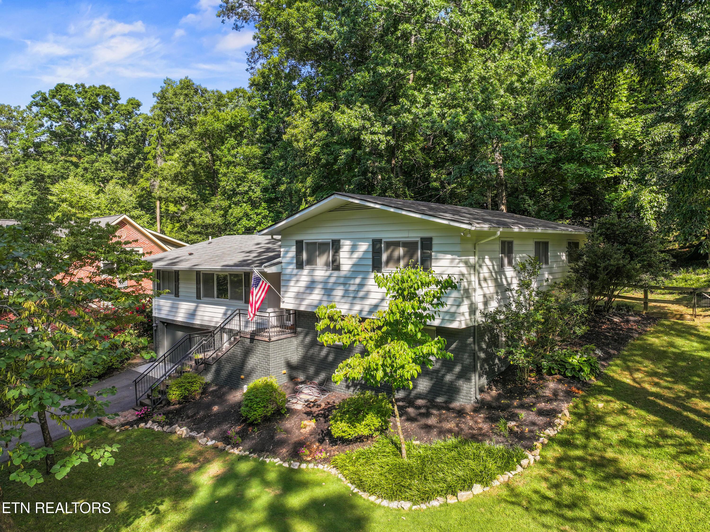 Hiawatha Dr, Knoxville, TN 37919