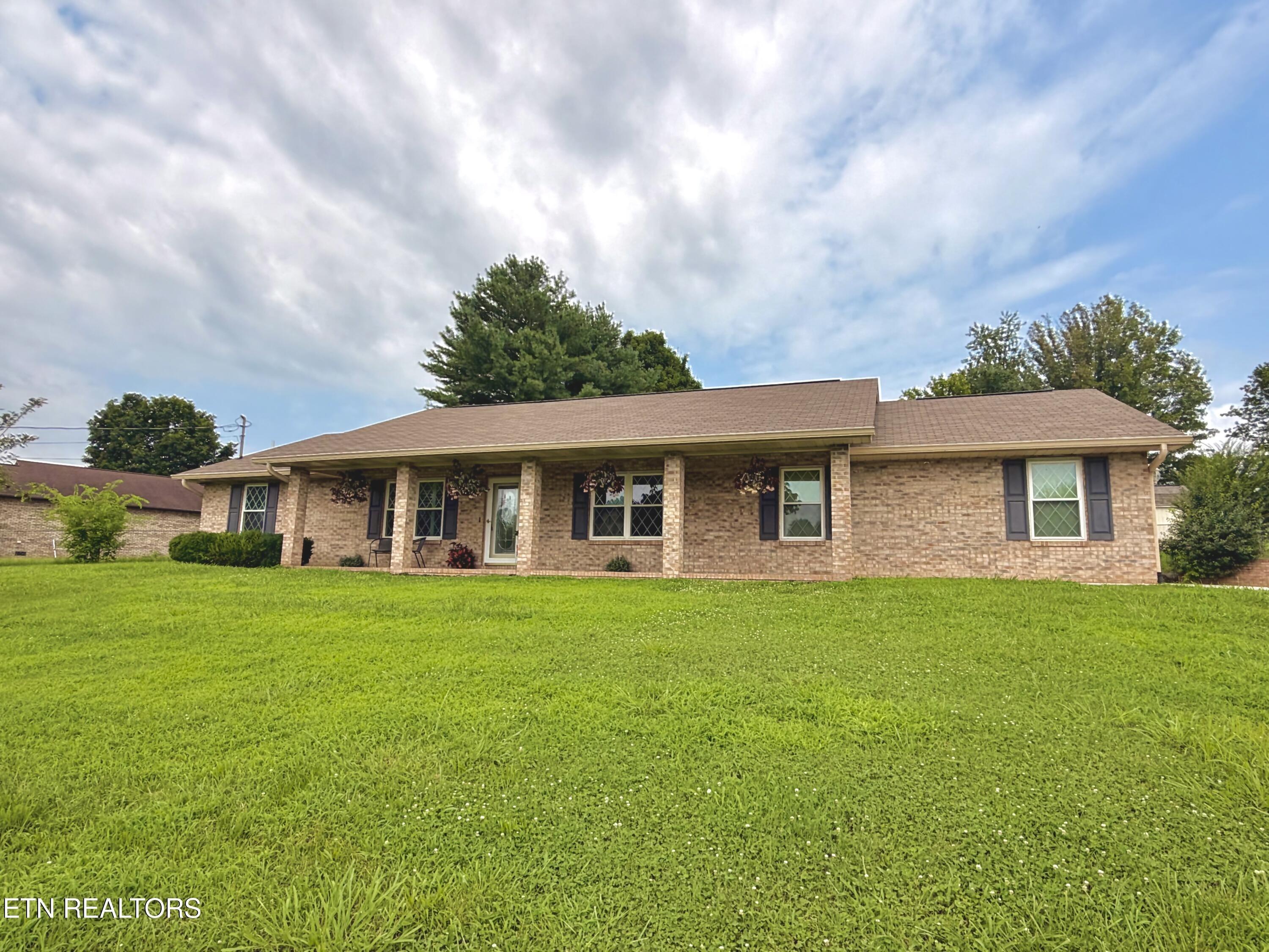 Woods View Cir, Kodak, TN 37764