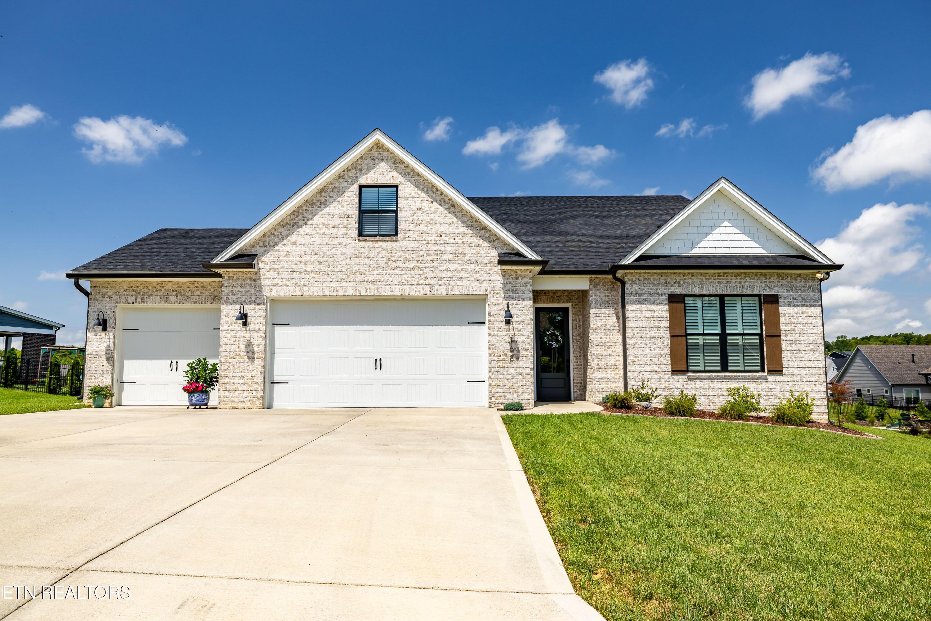 Clover Cir, Lenoir City, TN 37772