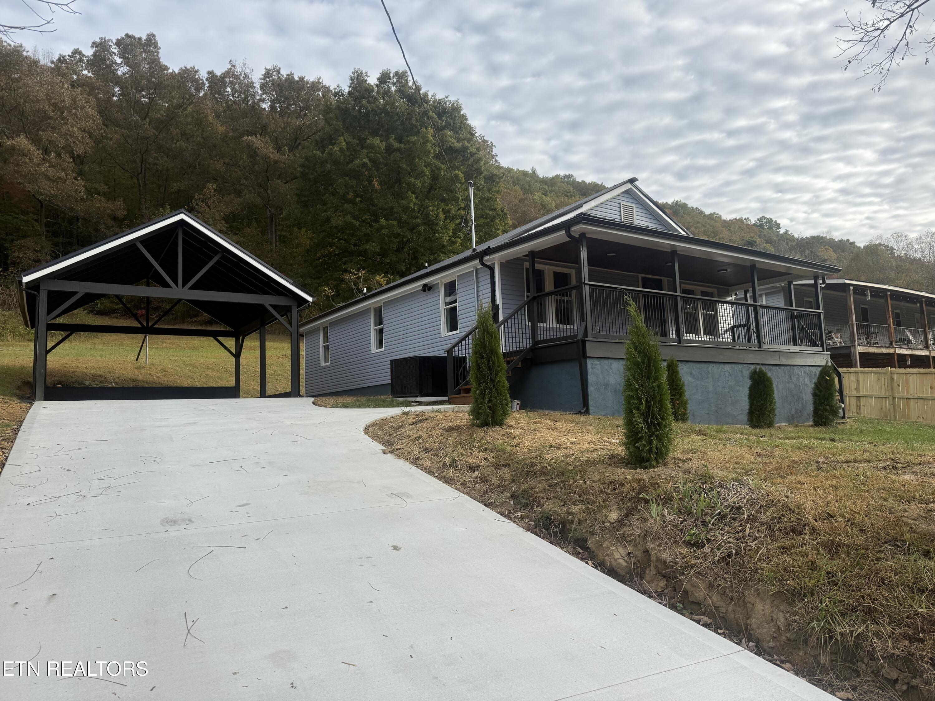 Walden Ave, Oliver Springs, TN 37840