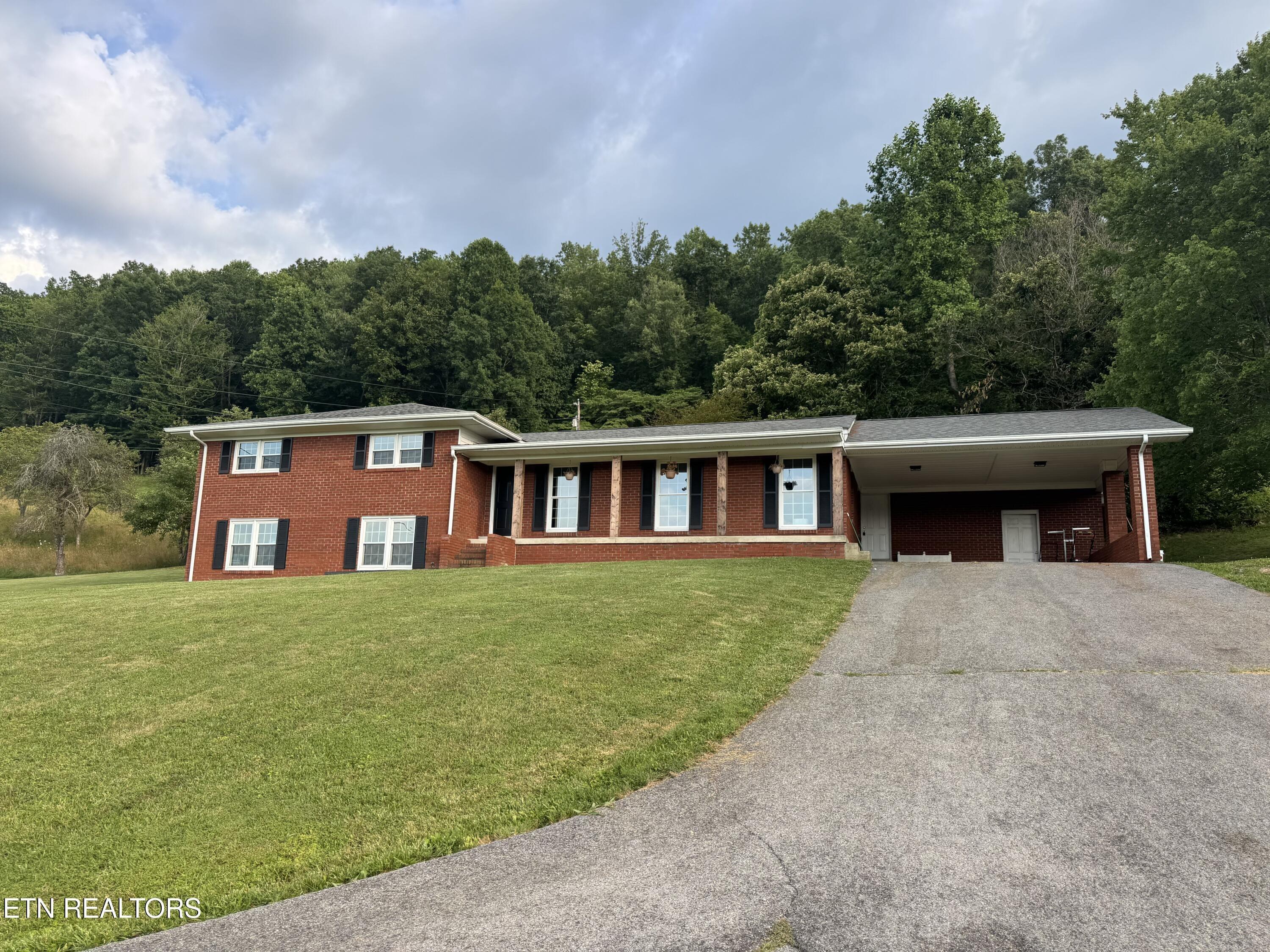 Red Oak Ln, New Tazewell, TN 37825