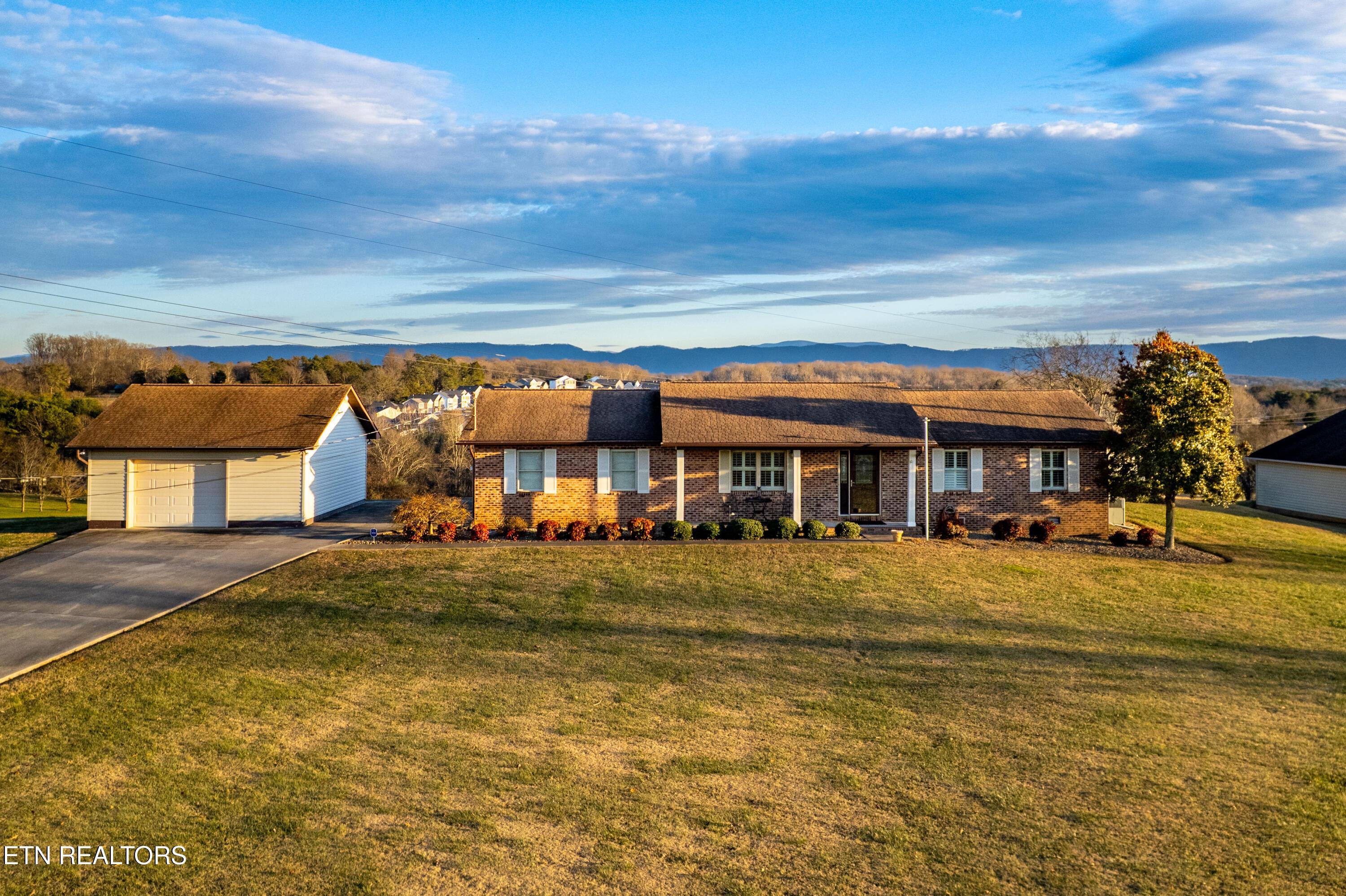 Ridgeway Trl, Maryville, TN 37801