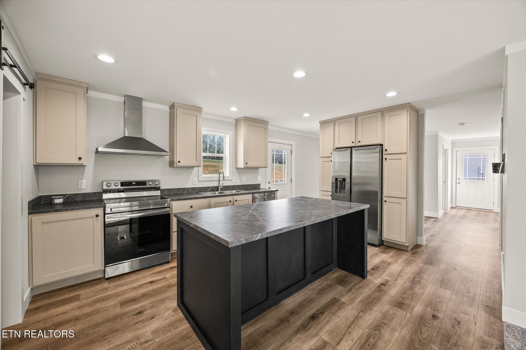 Anna Maria Ln, Cookeville, TN 38501