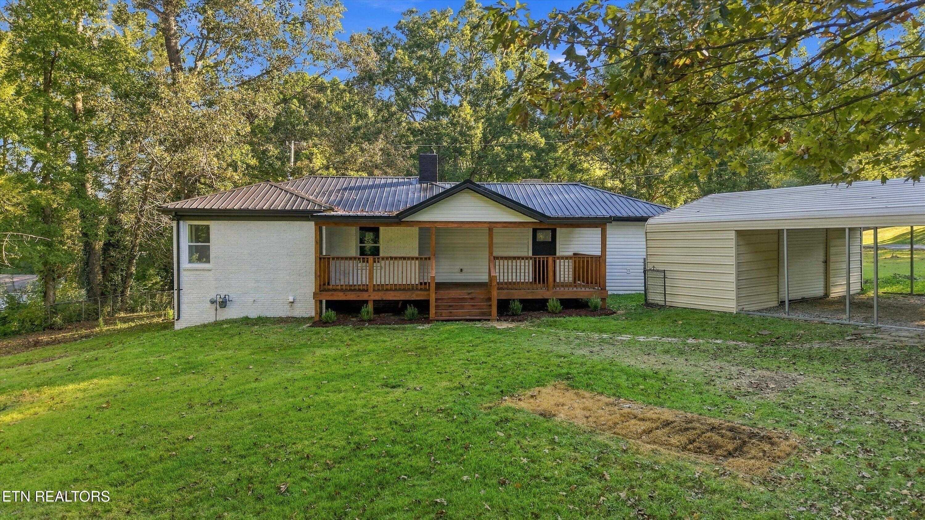 Akers St, Maryville, TN 37804