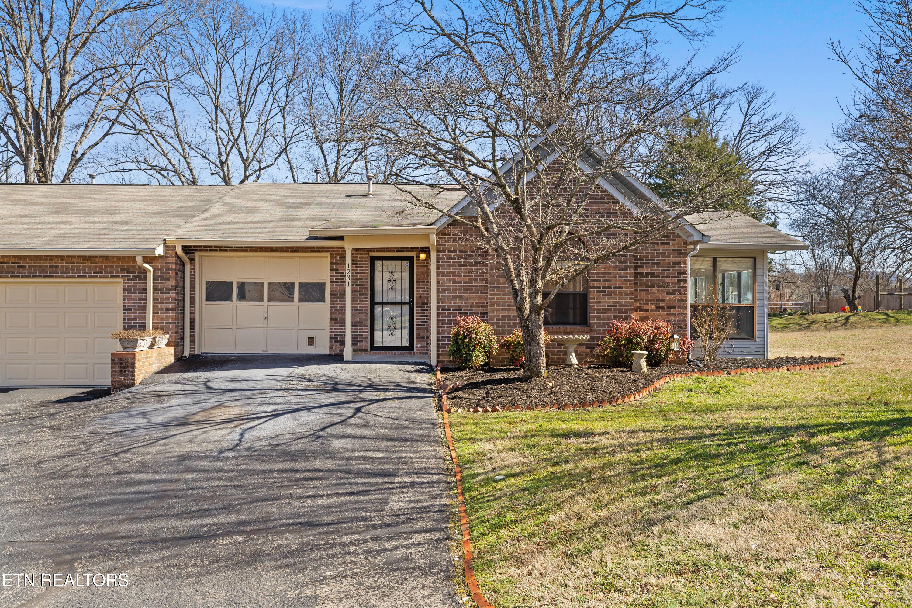 Karina Cir, Maryville, TN 37804