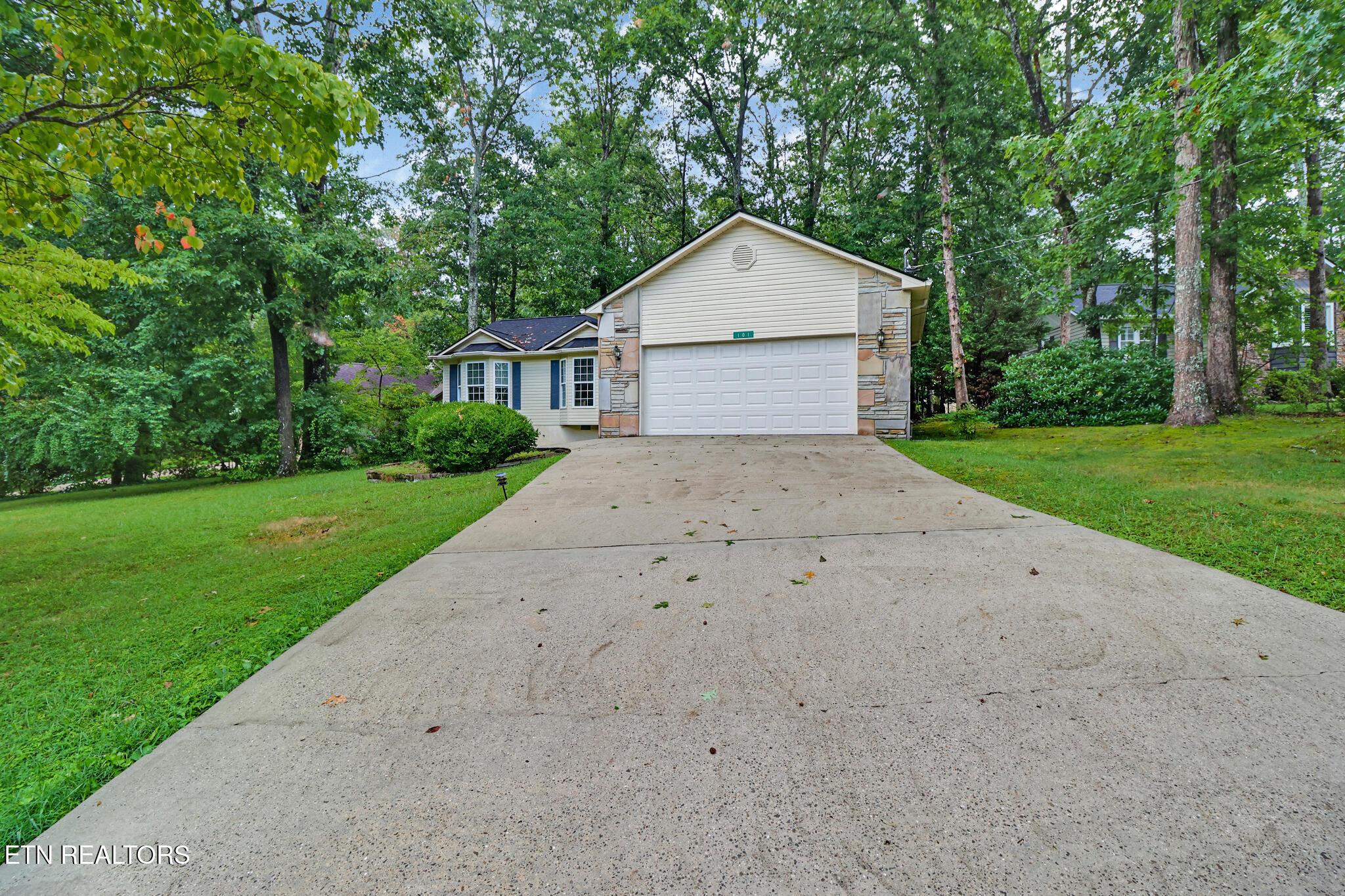 Ashdown Ln, Crossville, TN 38558