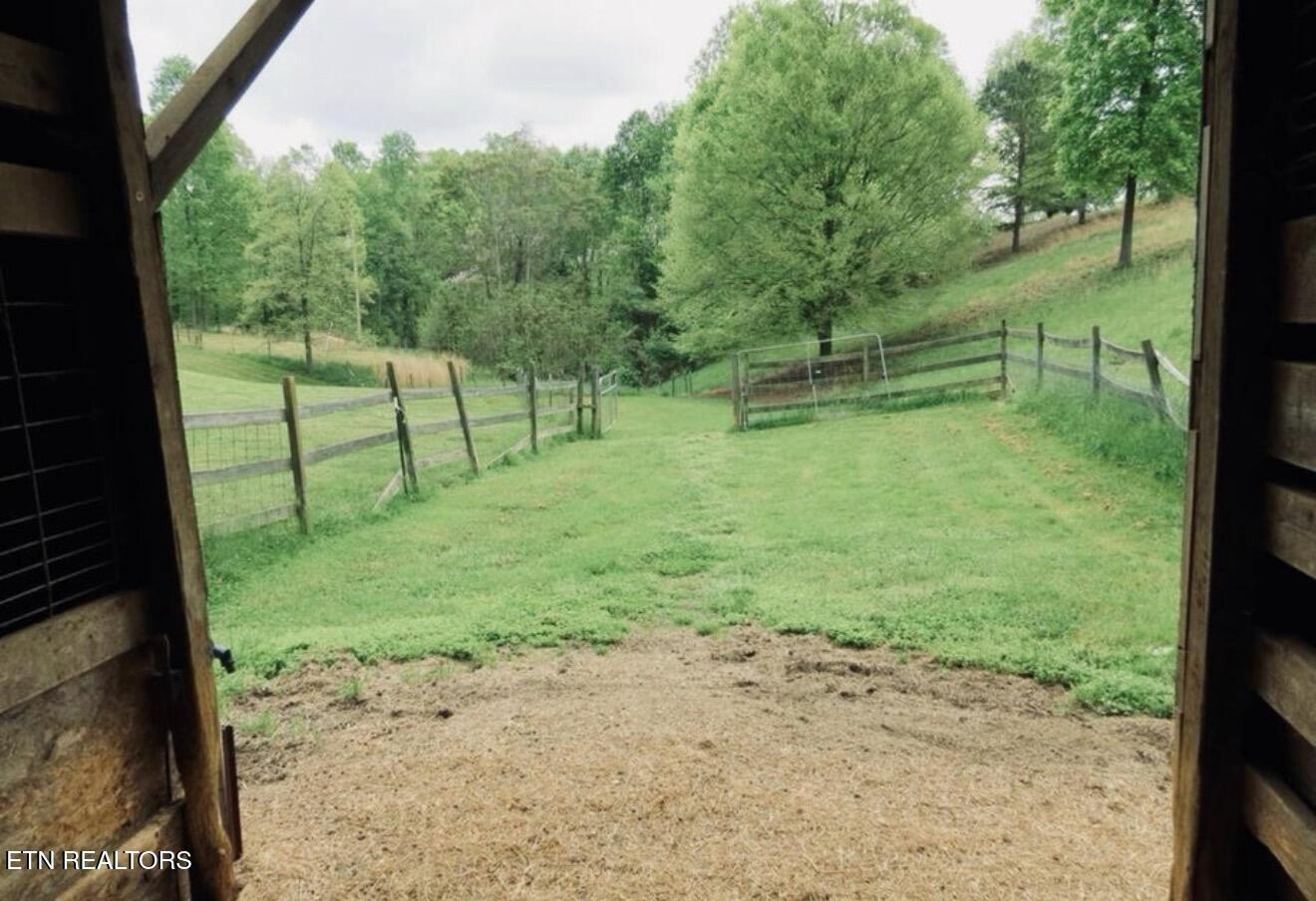 Old Chisholm Trl, Dandridge, TN 37725