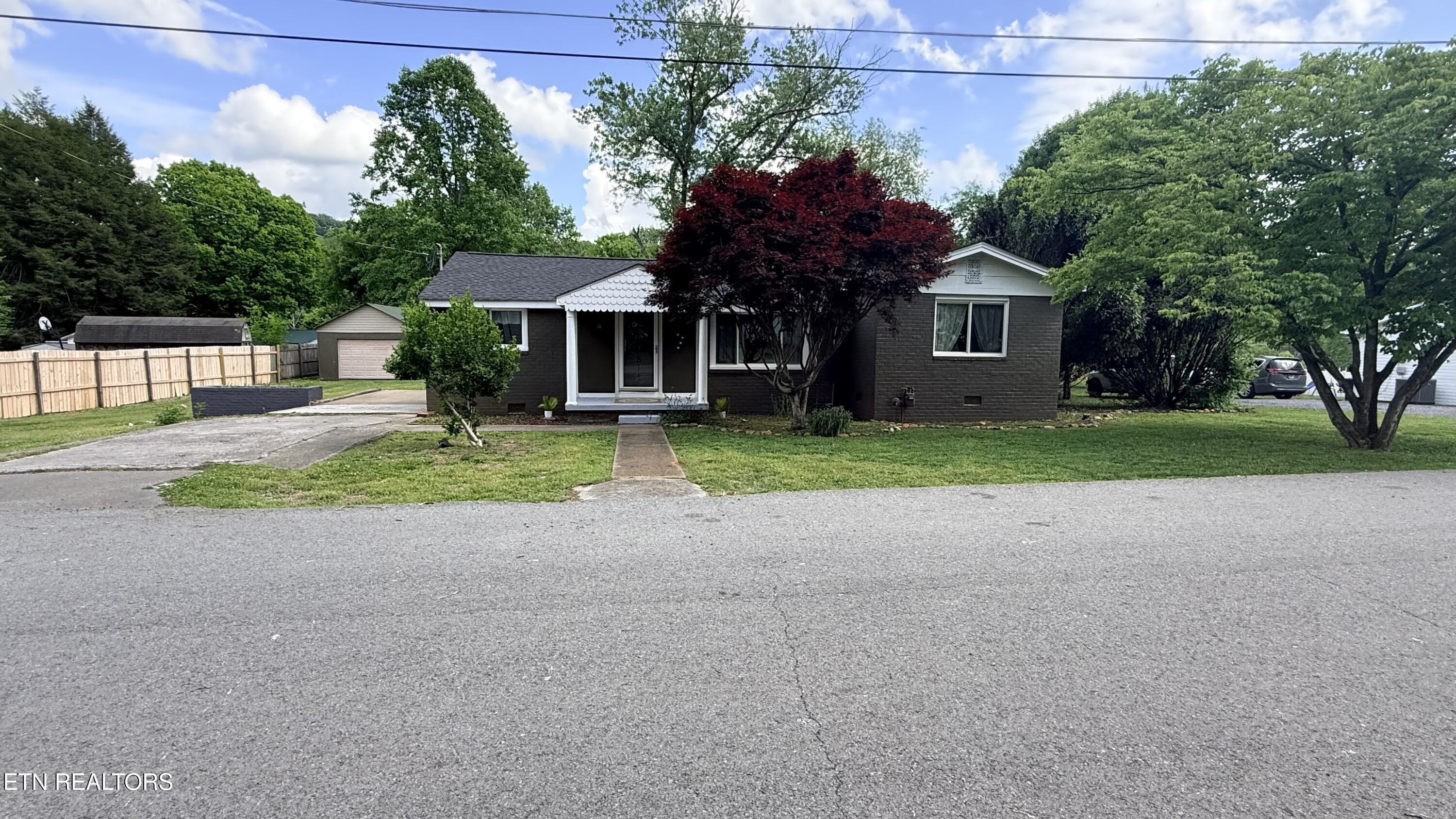 Tennal St, Athens, TN 37303