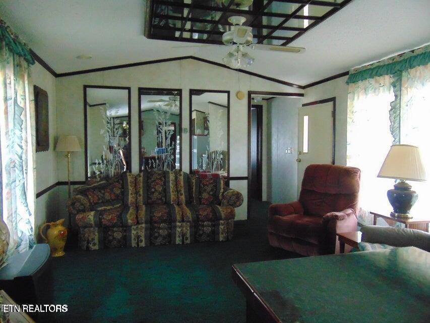 Elizabeth Russell Rd, Speedwell, TN 37870