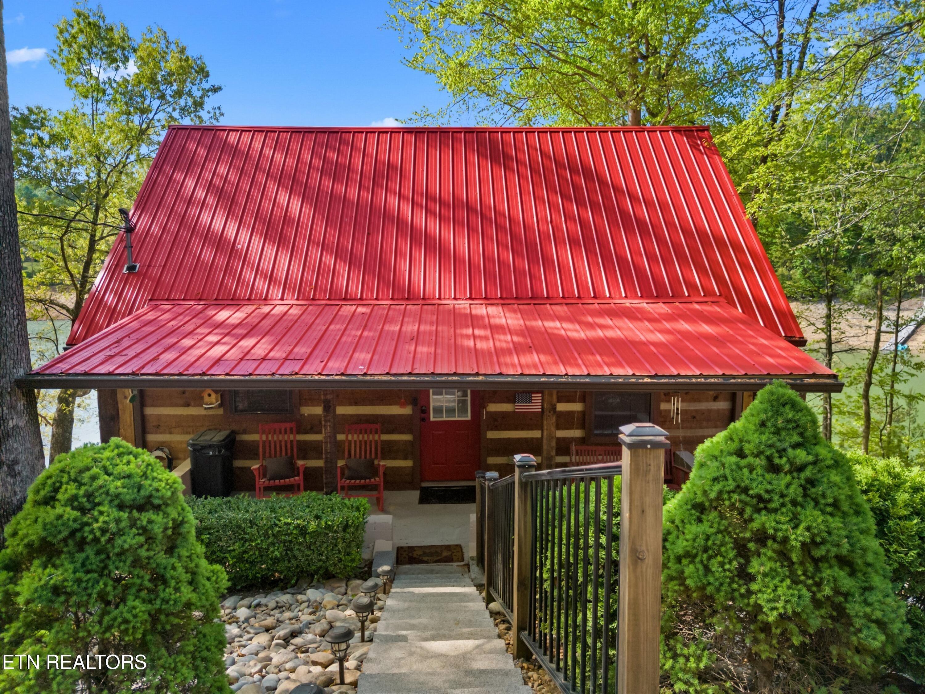Dean Cir, Dandridge, TN 37725